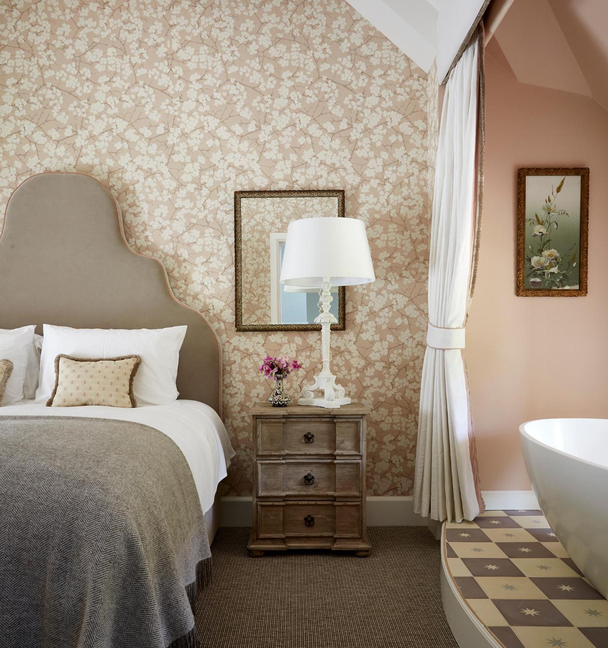 Deluxe King Suite