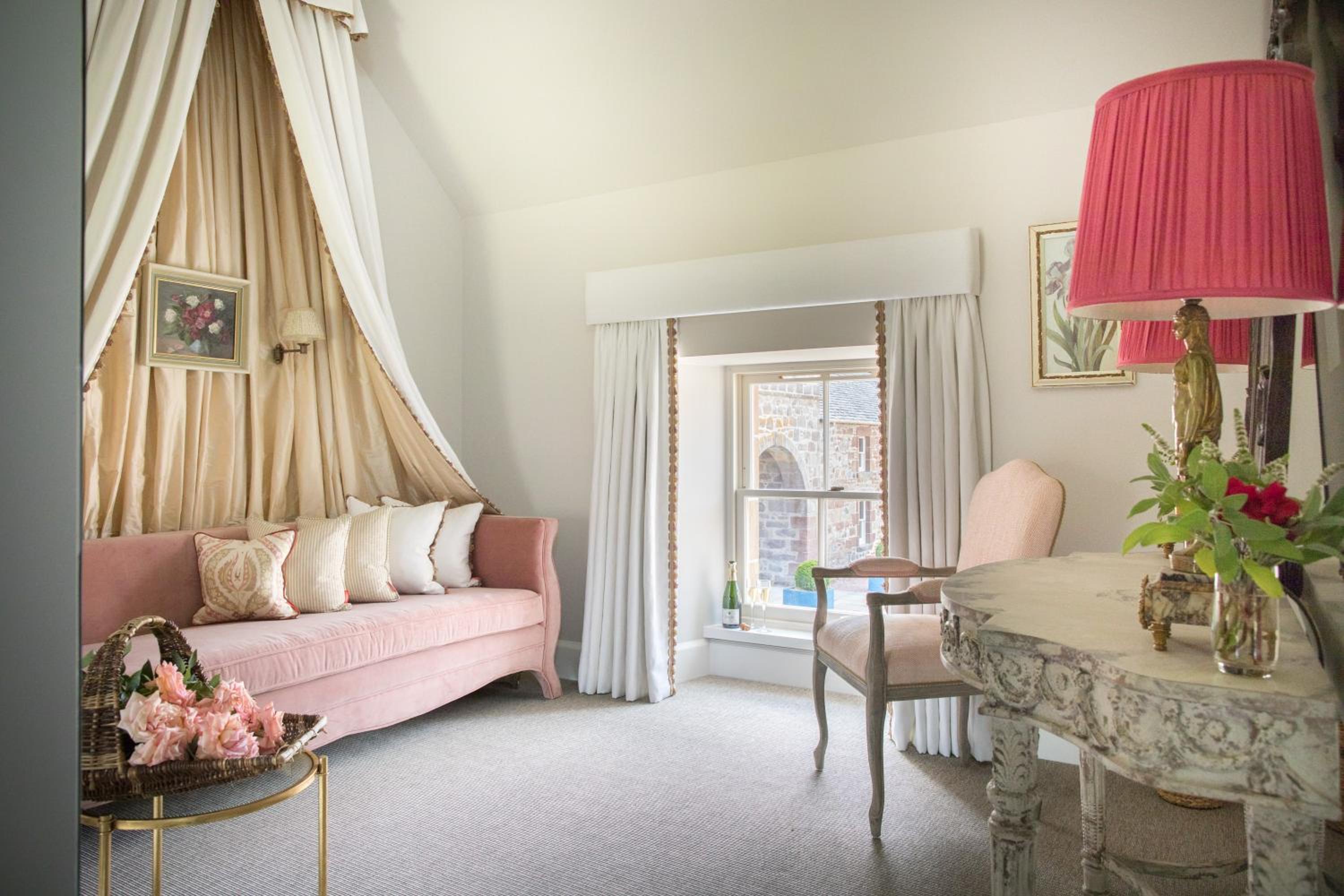 Deluxe King Suite photo 2