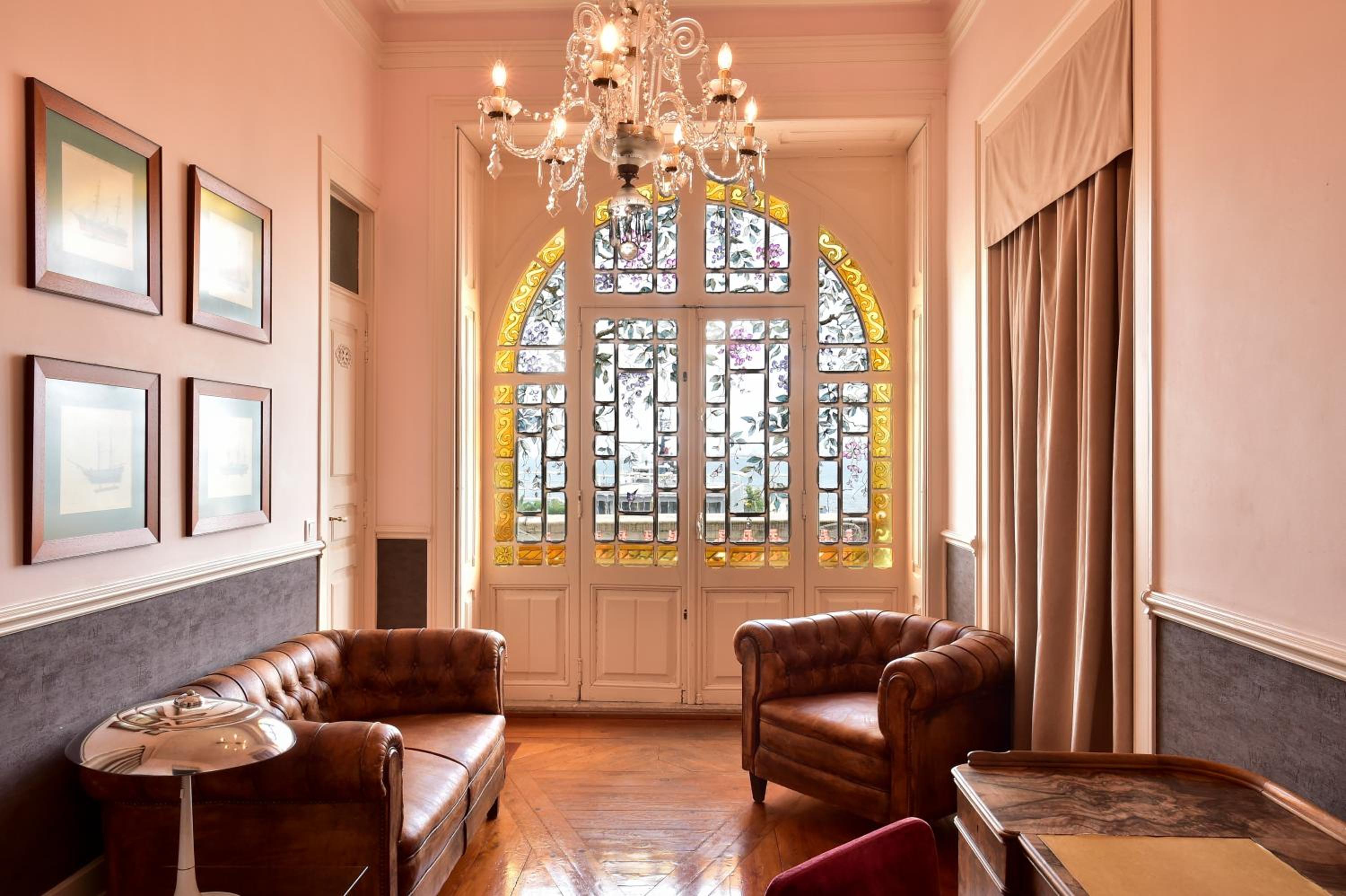 Deluxe Suite with River View - Photo 10