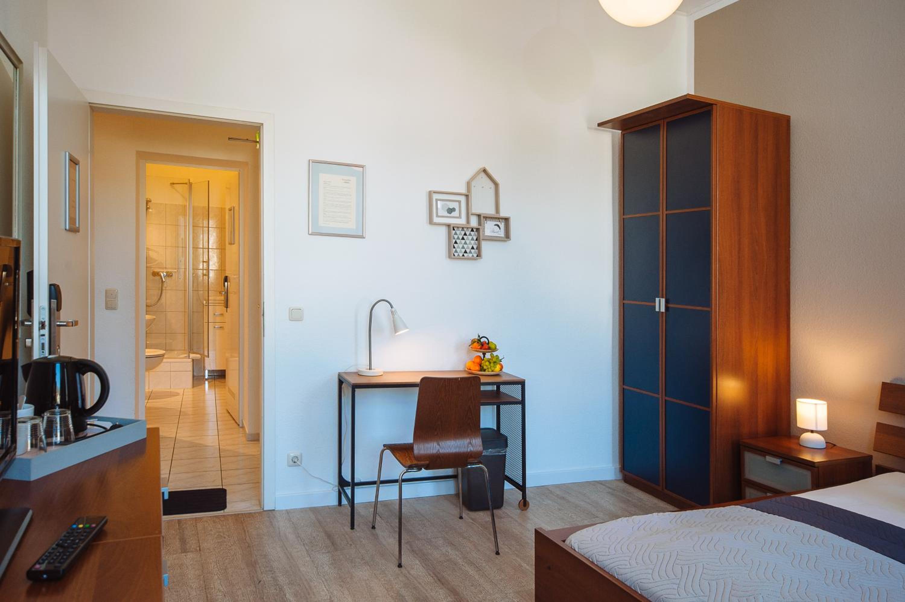 Double Room with Private External Bathroom - Photo 12