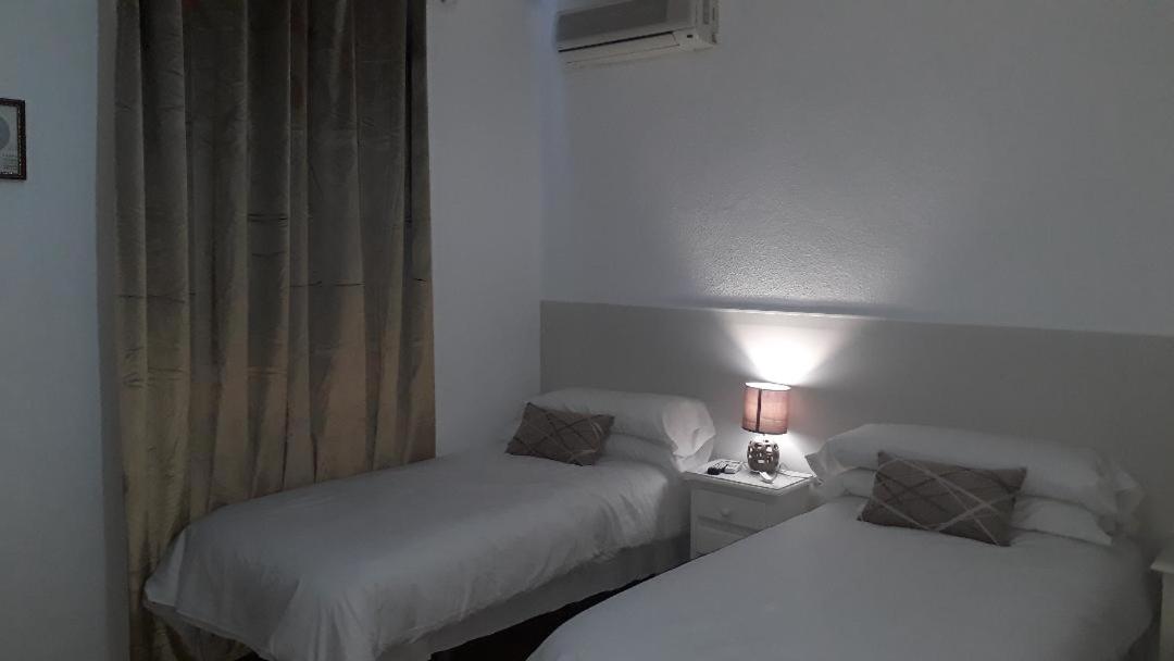 Twin Room - Photo 5