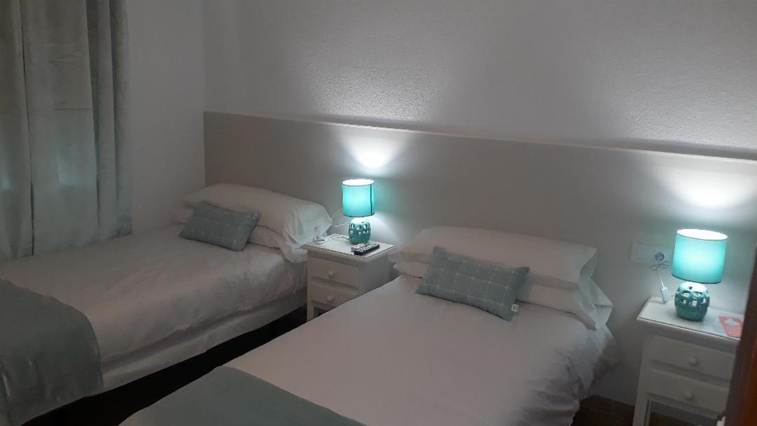Twin Room - Photo 8