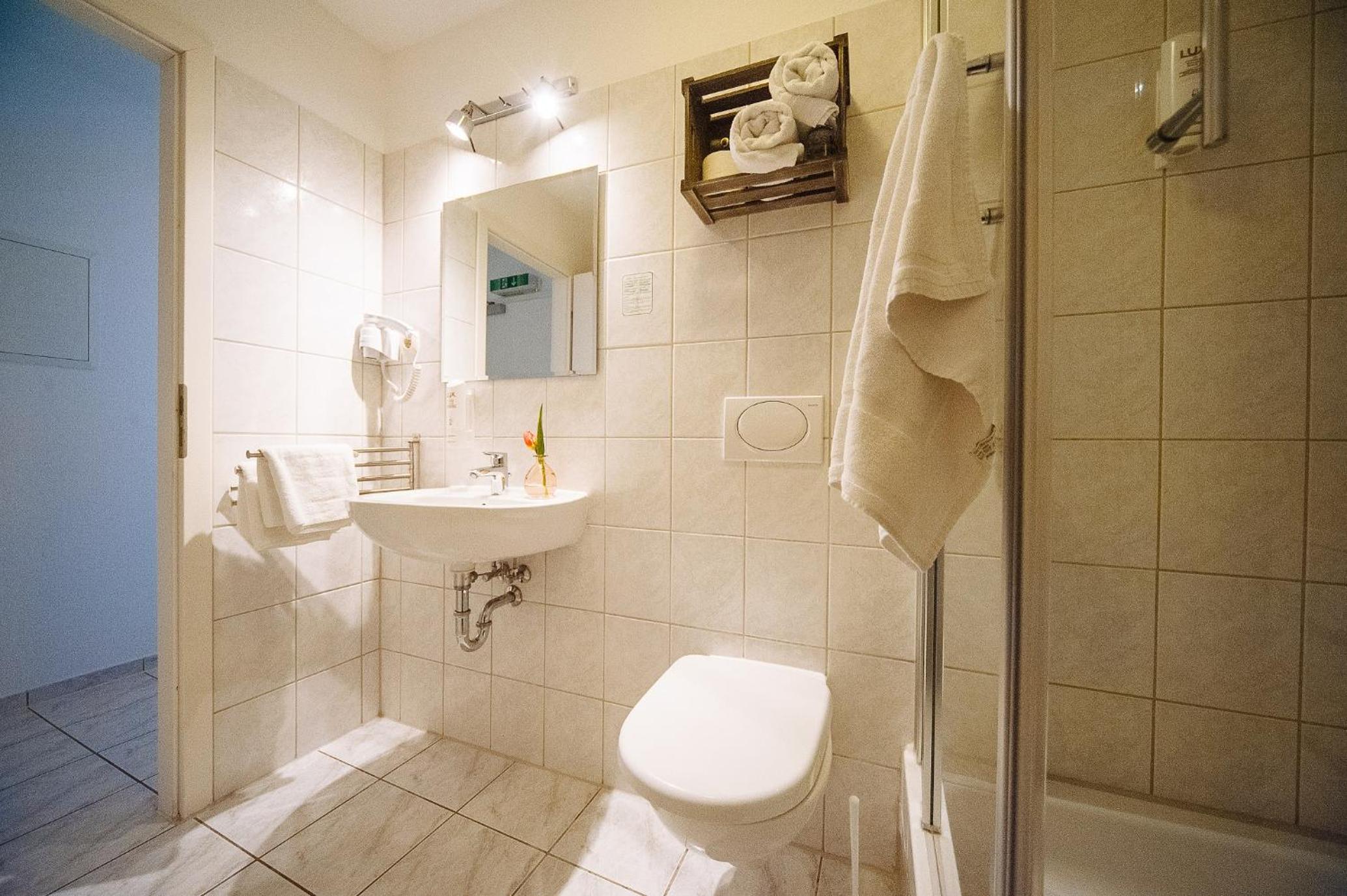 Double Room with Private External Bathroom - Photo 10