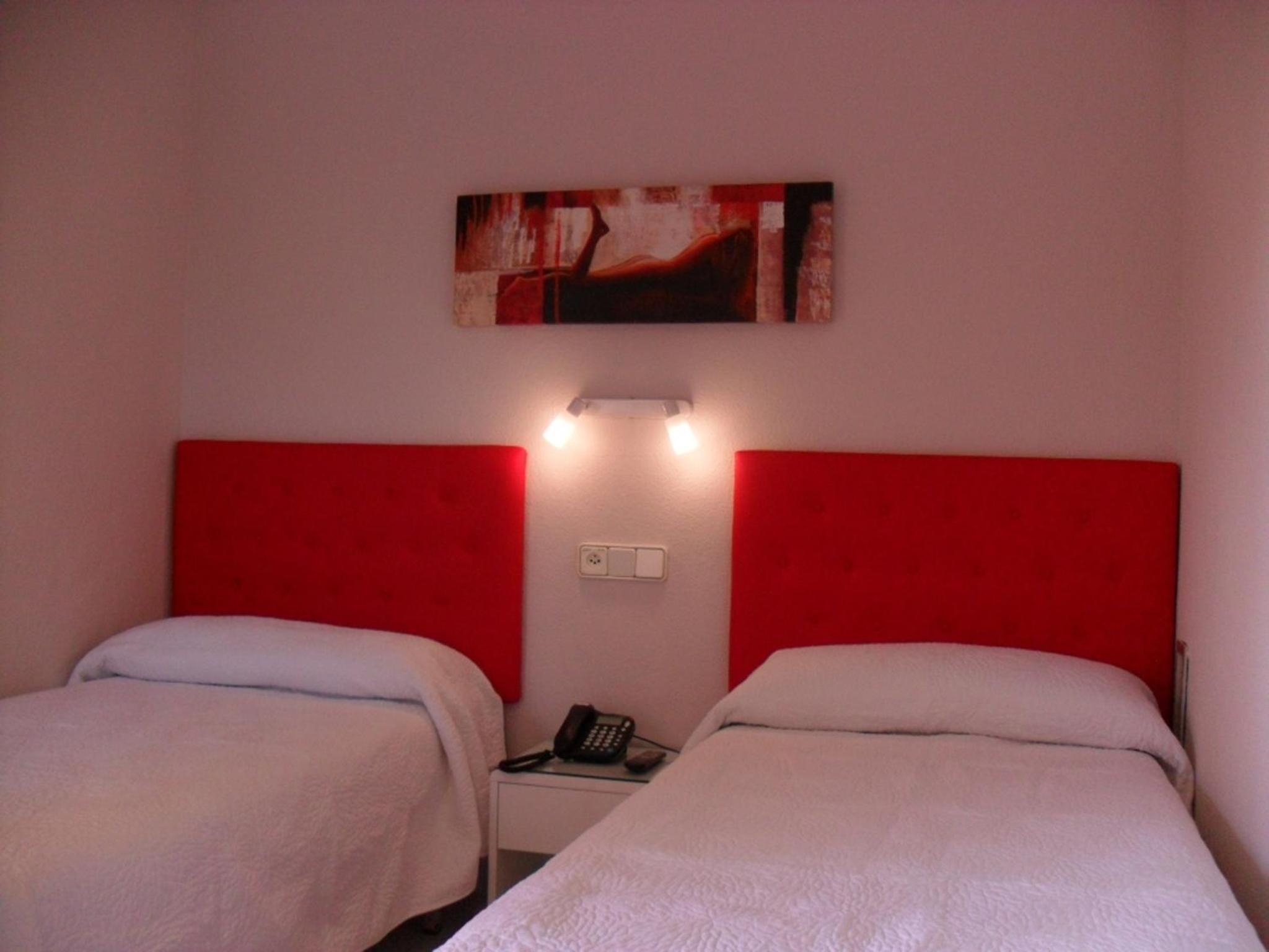 Twin Room - Photo 1