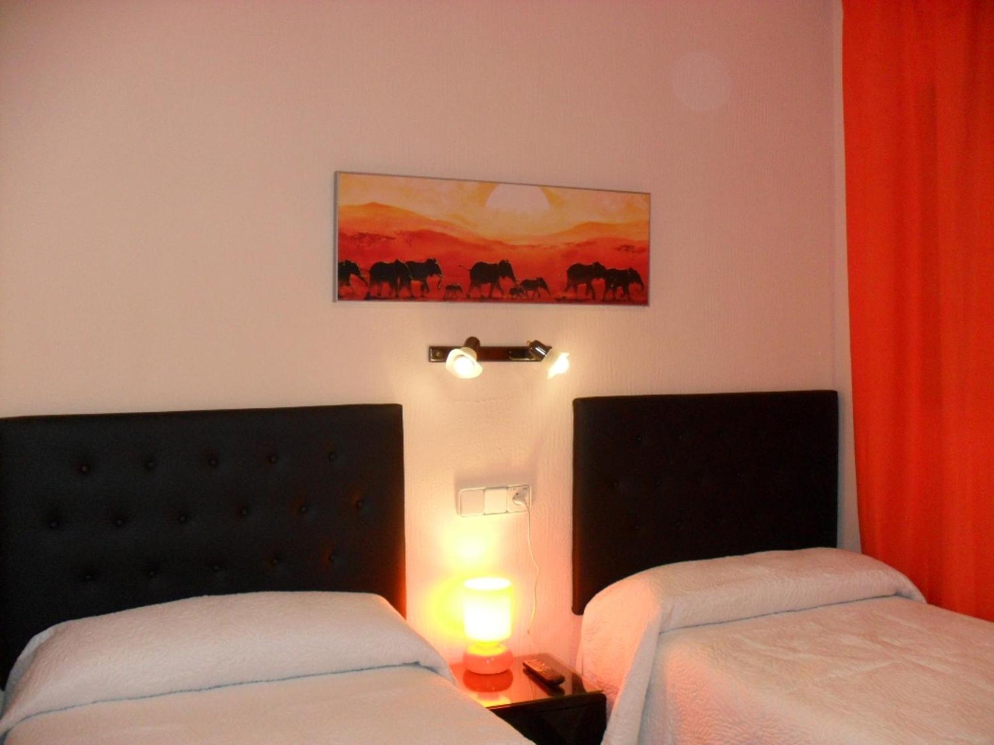 Twin Room - Photo 21