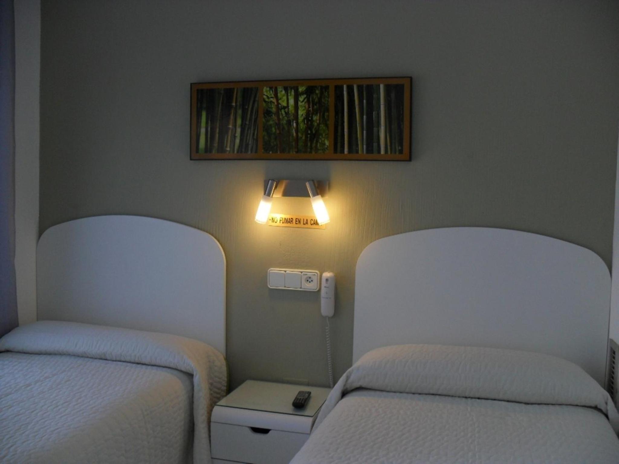 Twin Room - Photo 23
