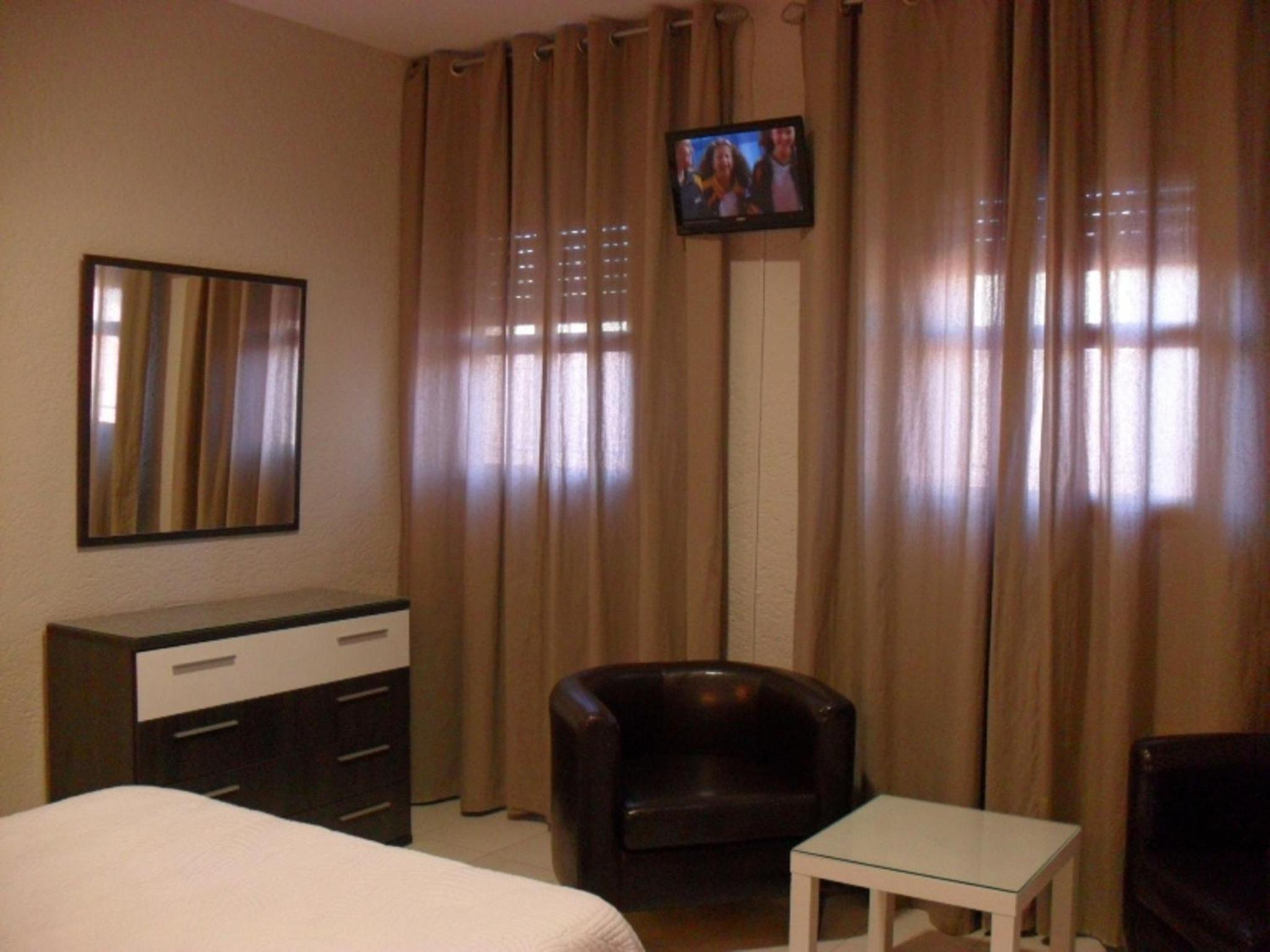 Twin Room - Photo 35