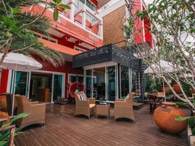 Deluxe King Room - Photo 4