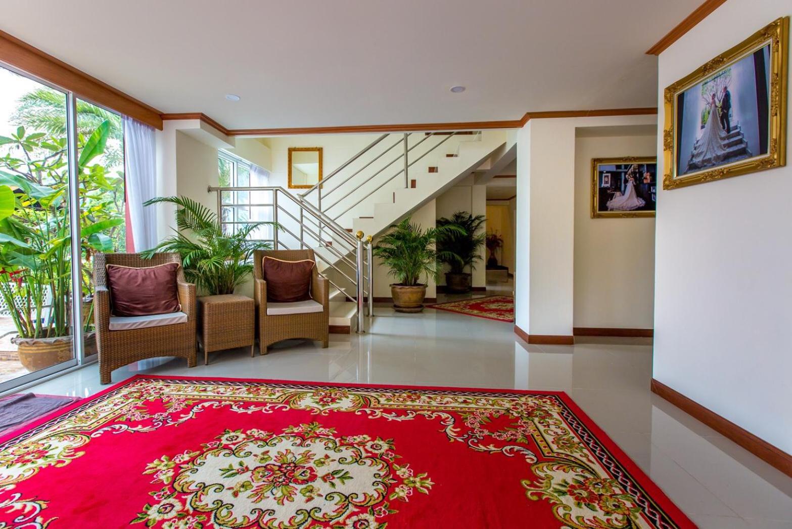 Deluxe King Room - Photo 3