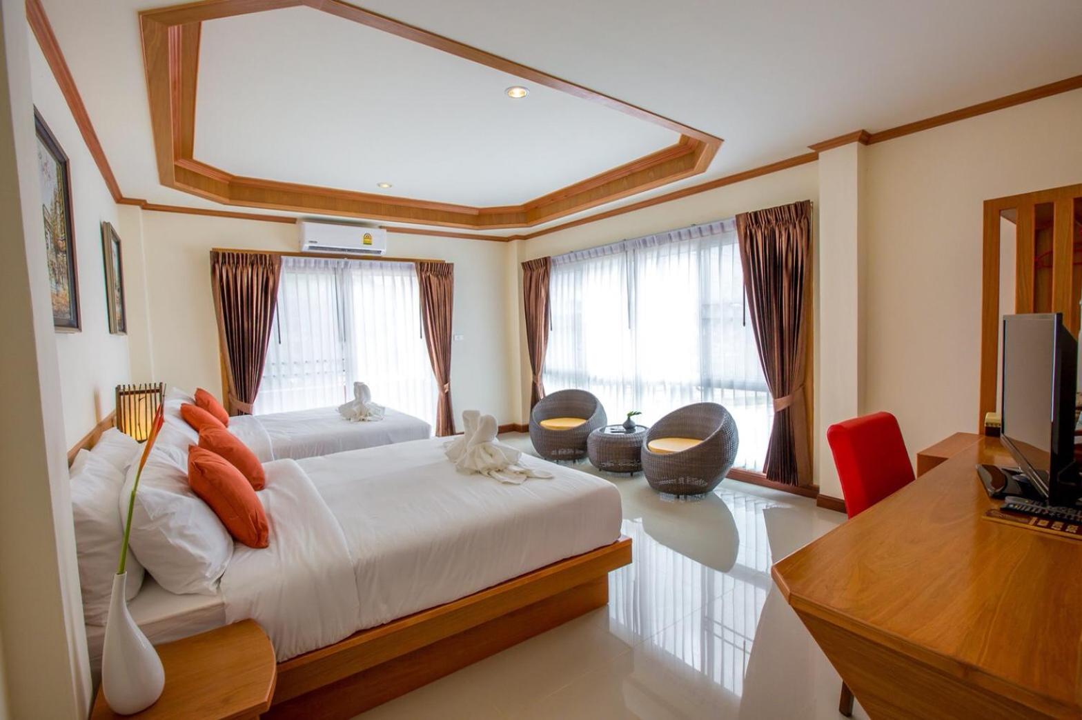 Deluxe Queen Room with Two Queen Beds - Photo 22
