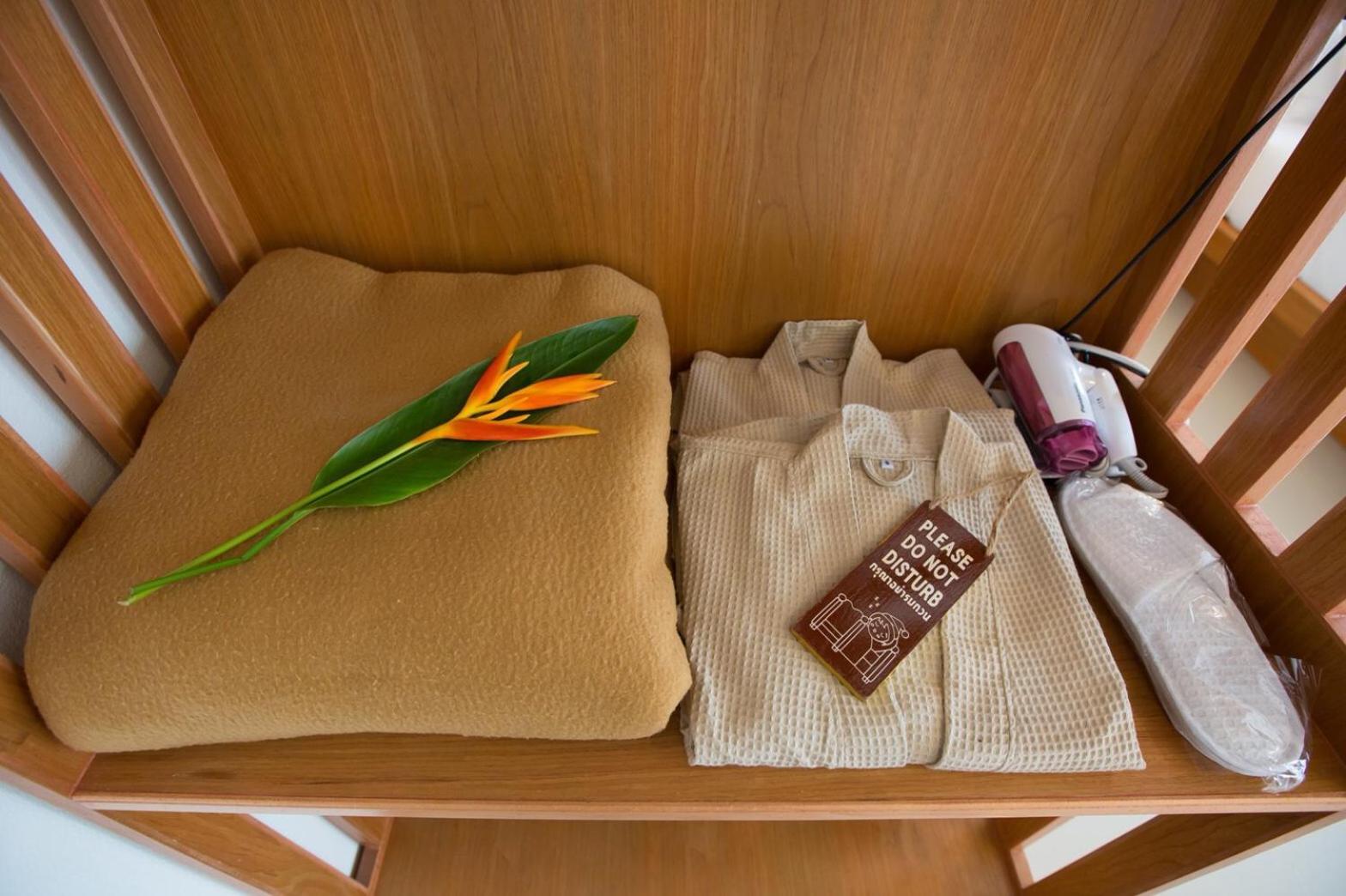 Deluxe King Room - Photo 17