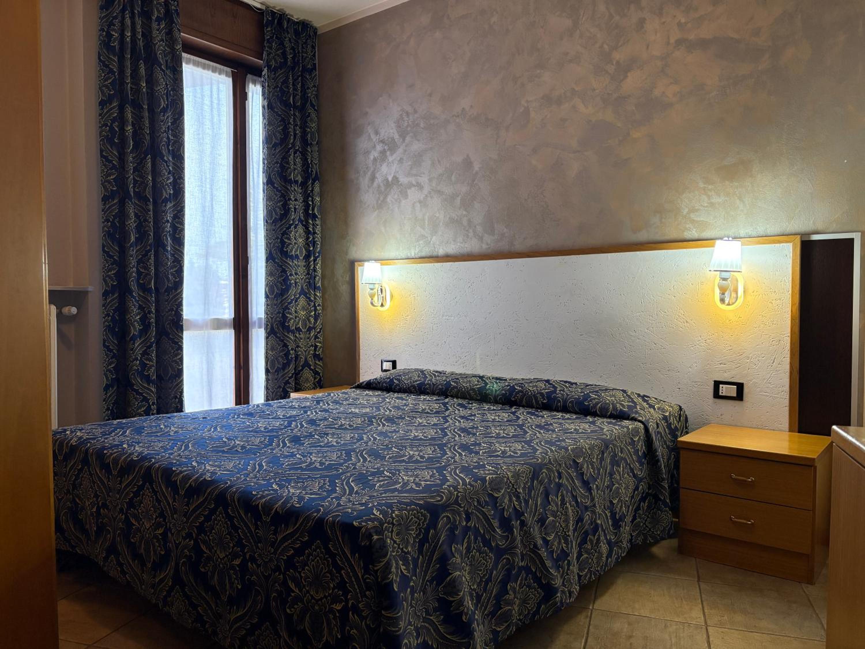 Budget Double Room photo 2