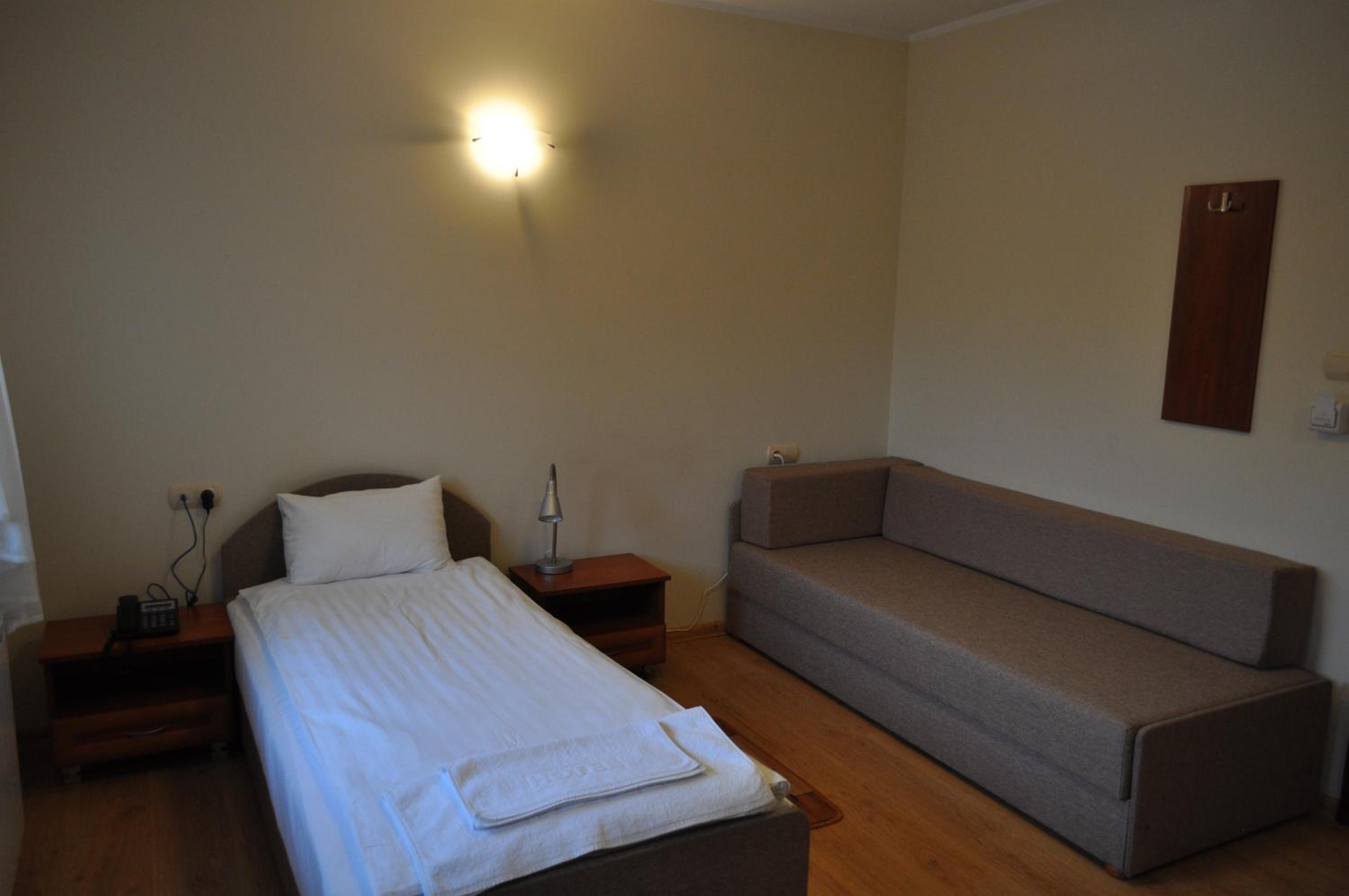 Economy Twin Room photo 1