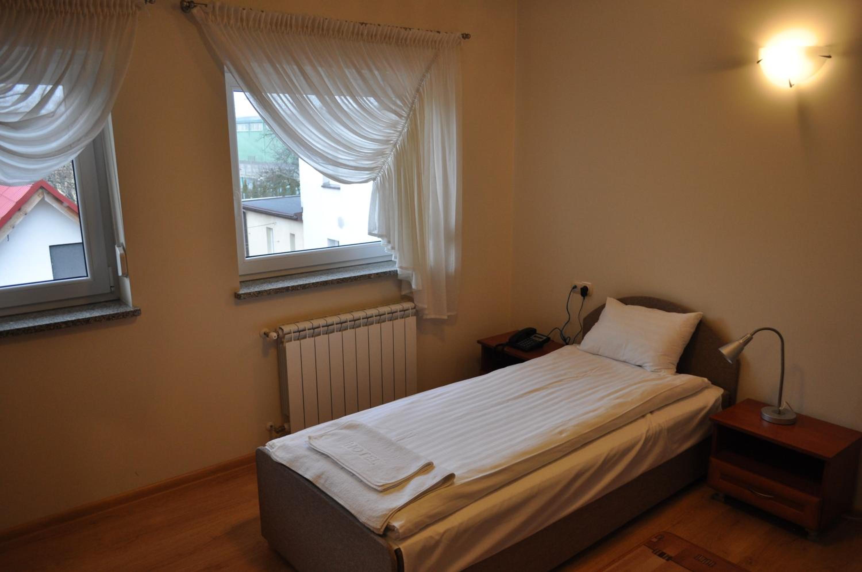 Economy Twin Room photo 3