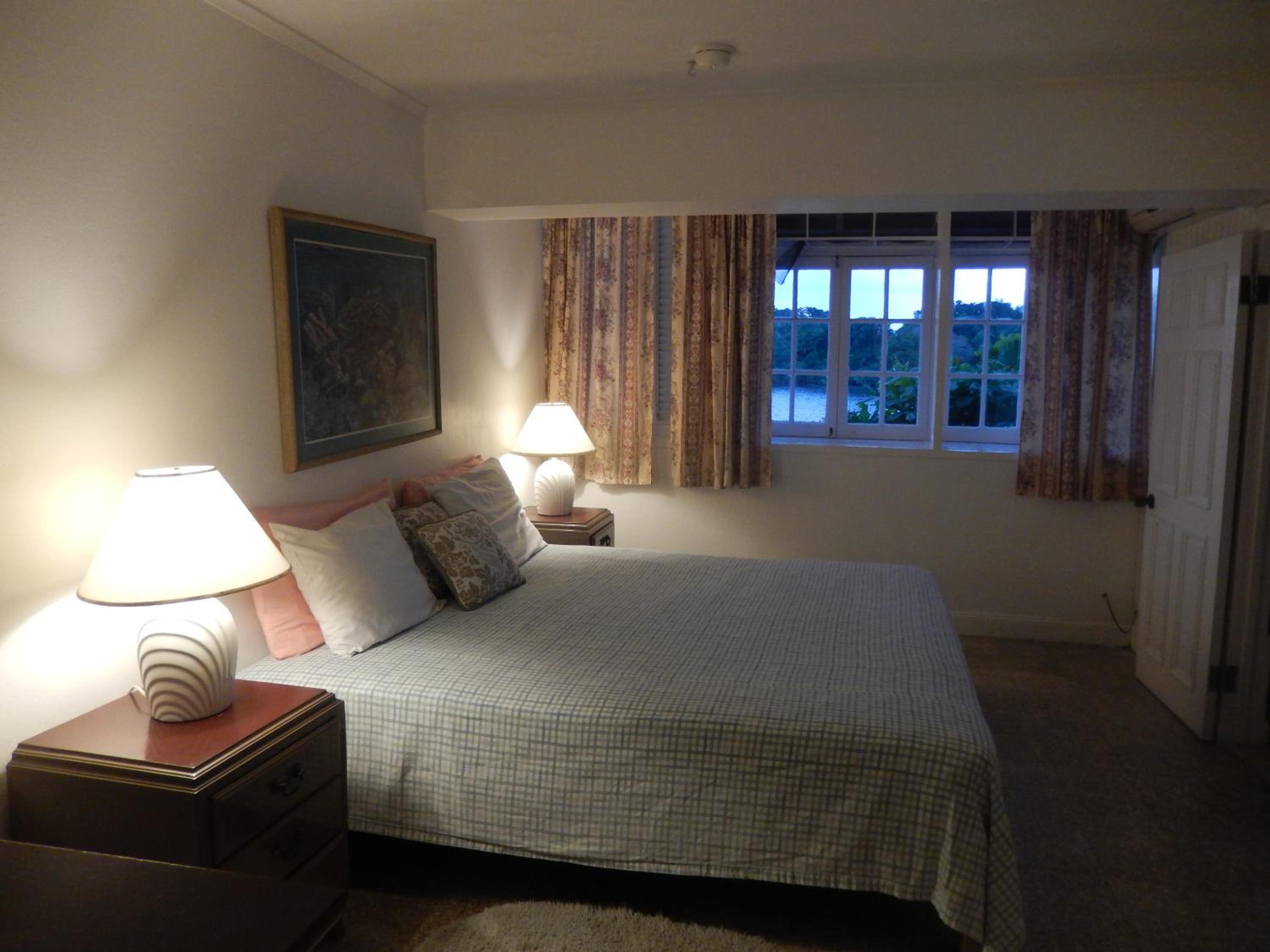 Standard King Room with Air Conditioning photo 3