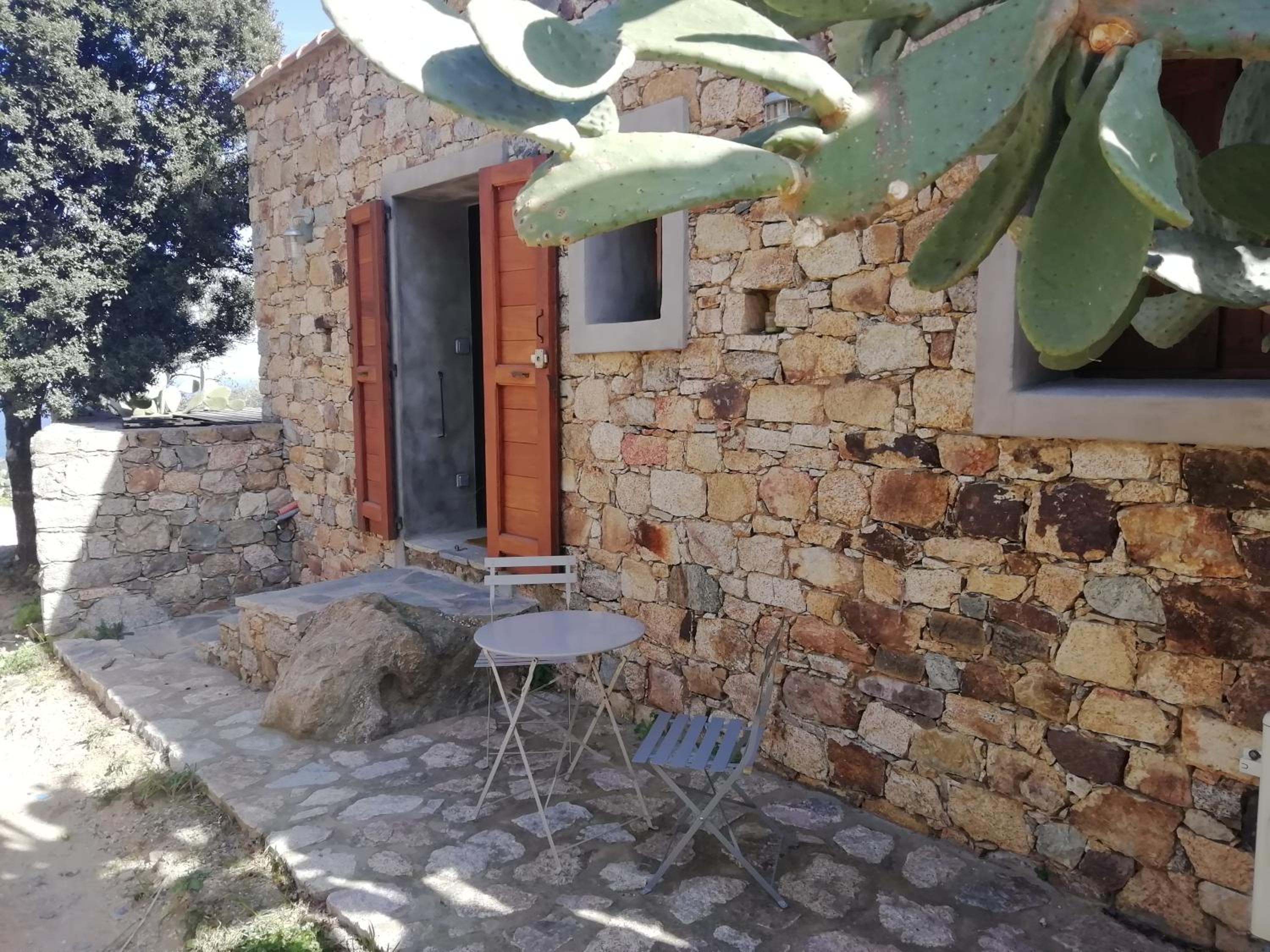 One-Bedroom House photo 1