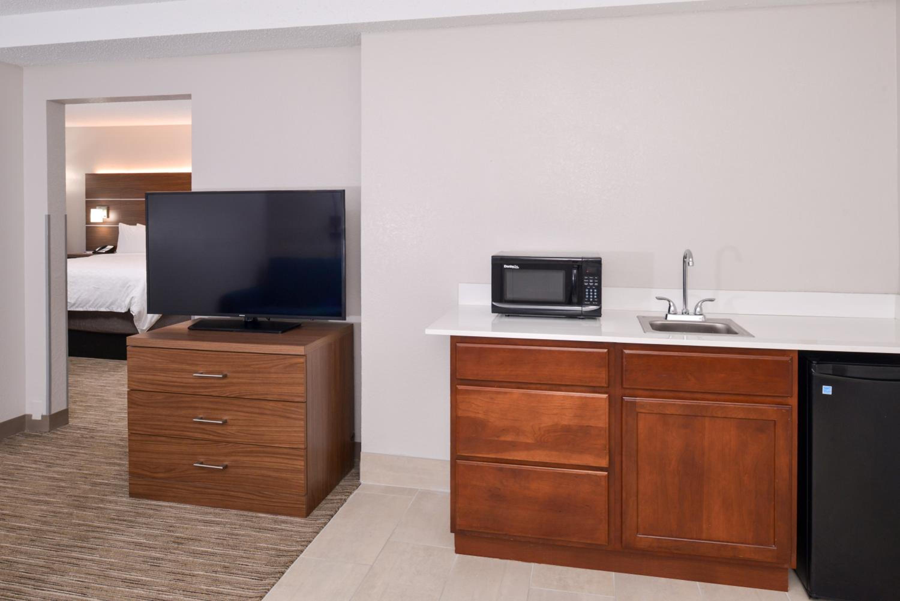 One-Bedroom King Suite - Photo 2