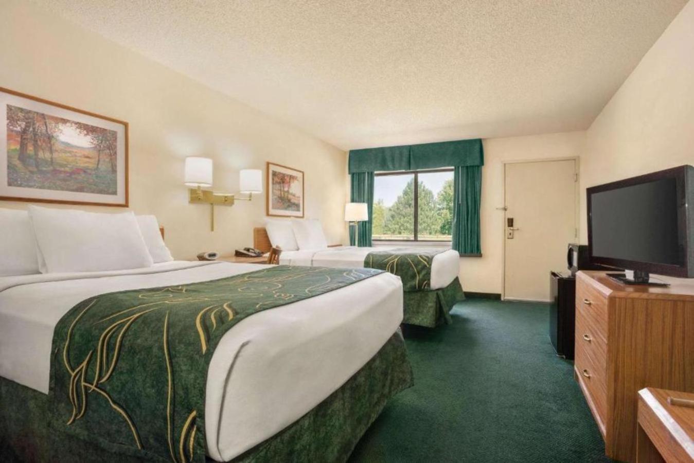 Double Room with Two Double Beds - Non-Smoking - Photo 1