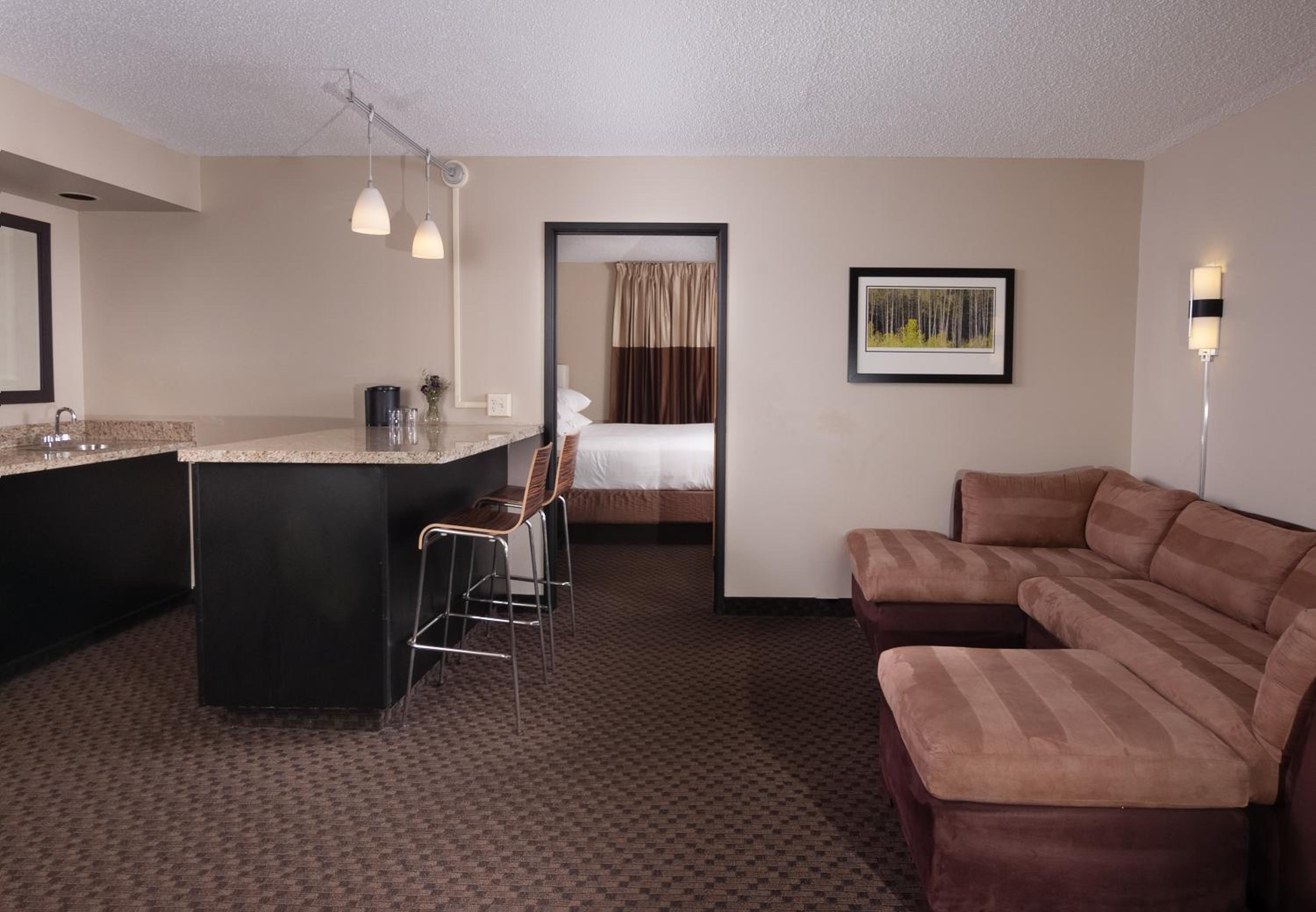 Corner King Room with Sofa Bed - Photo 3