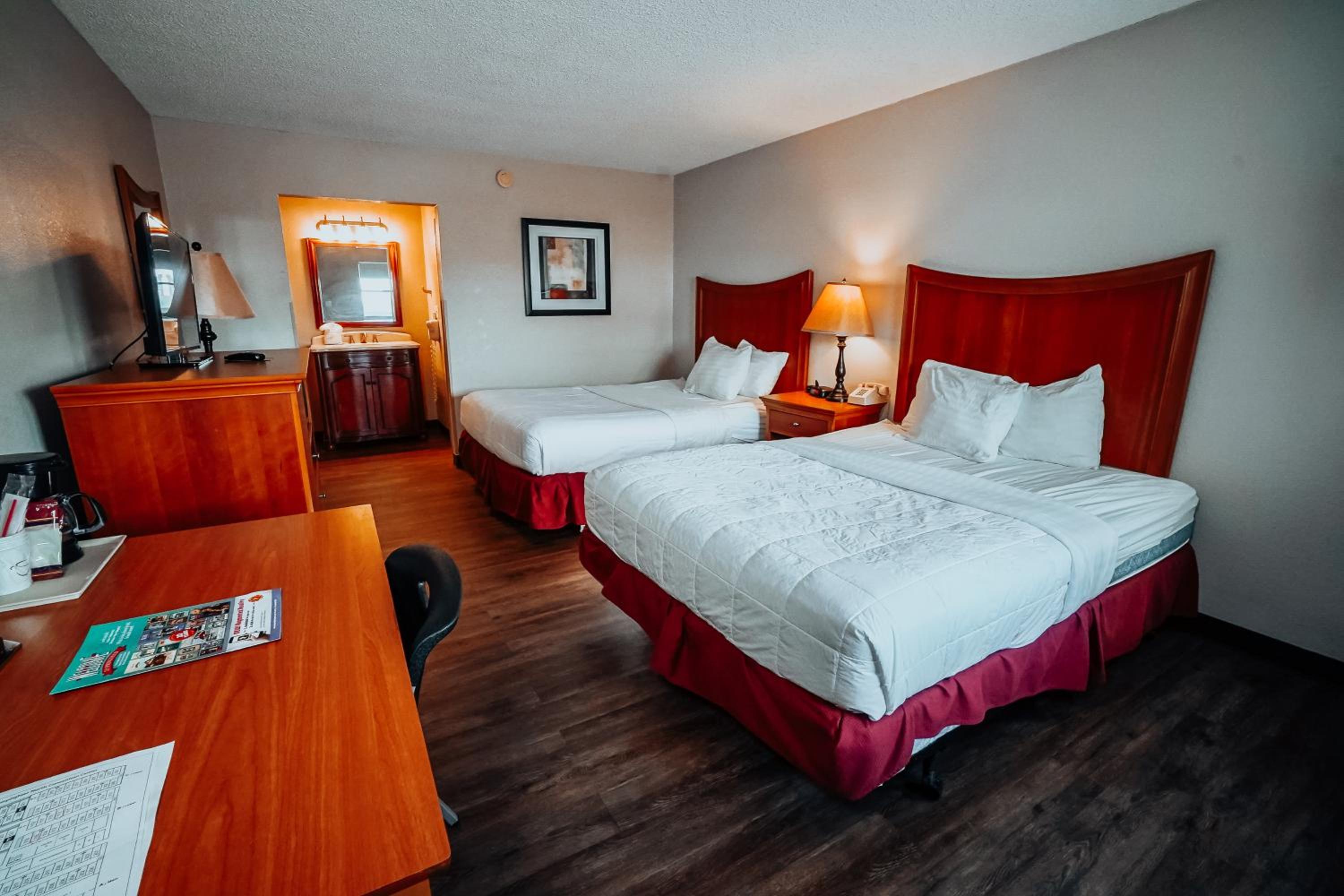 Queen Room With Two Queen Beds photo 1