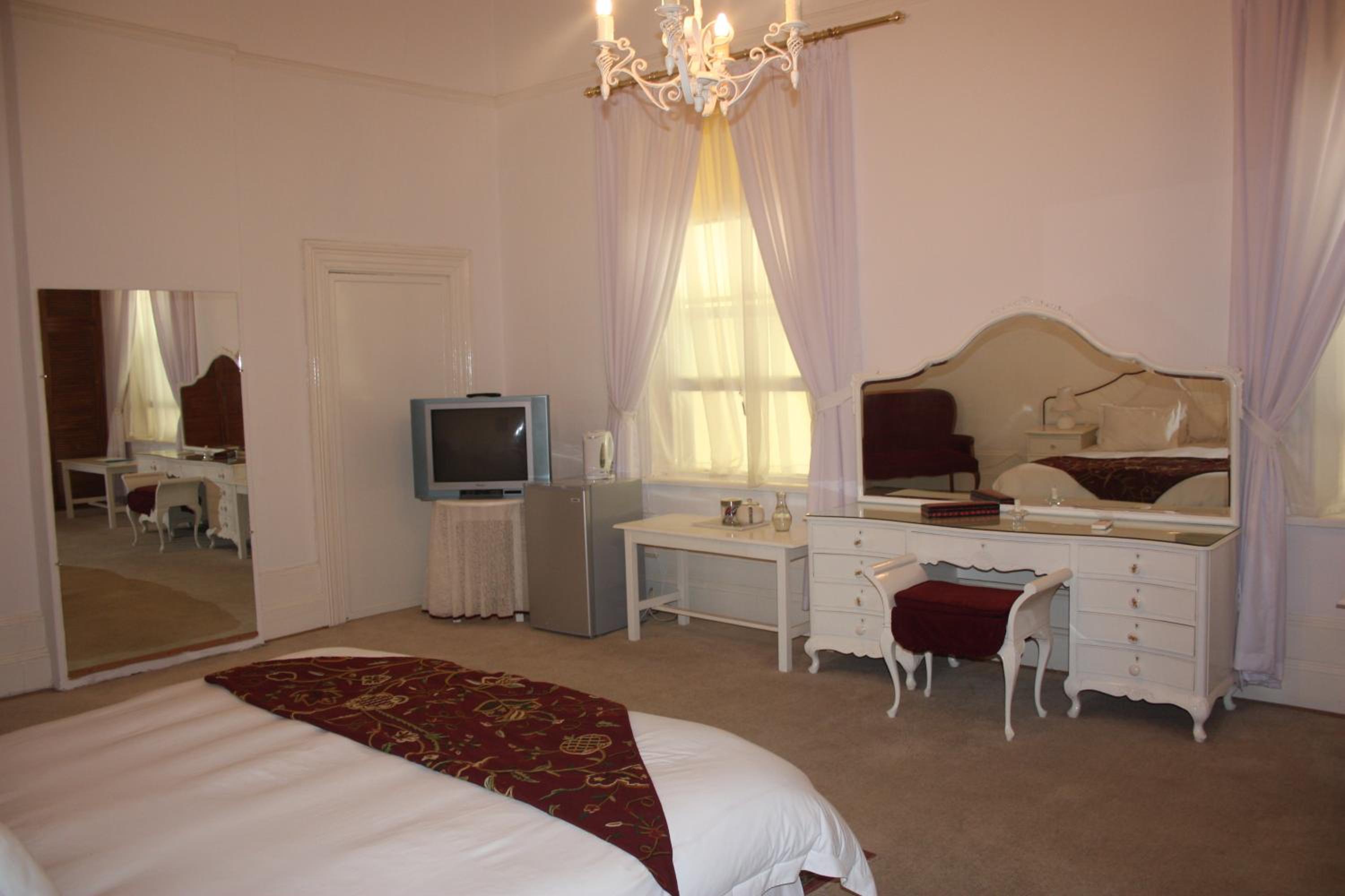 Honeymoon Suite photo 2