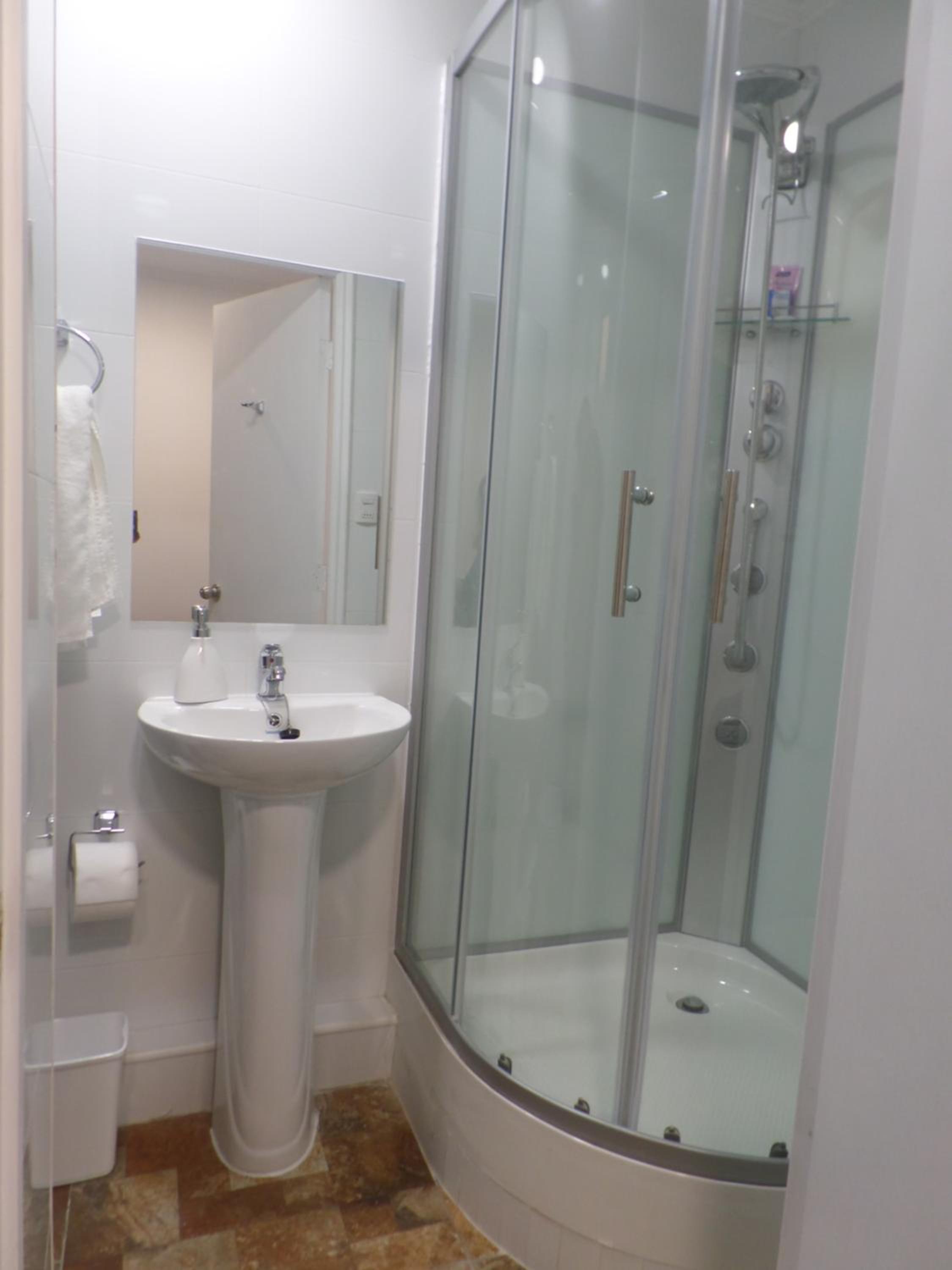 Single Room With Private Bathroom photo 3