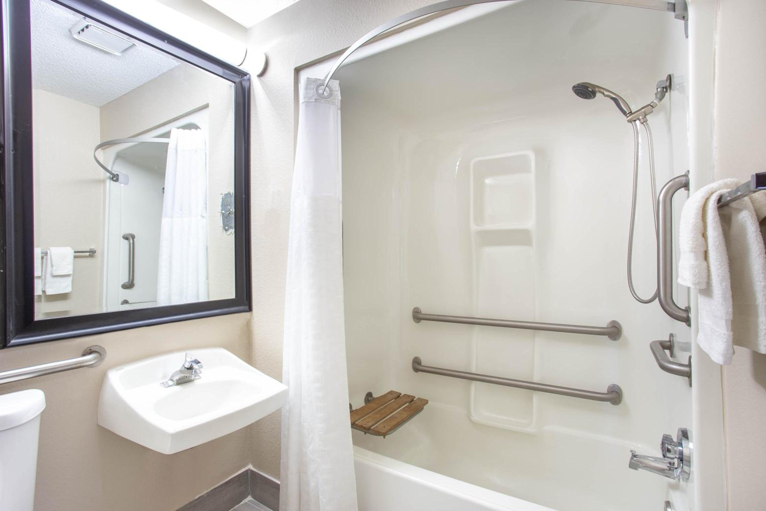 King Room - Mobility Access/Non-Smoking - Photo 5
