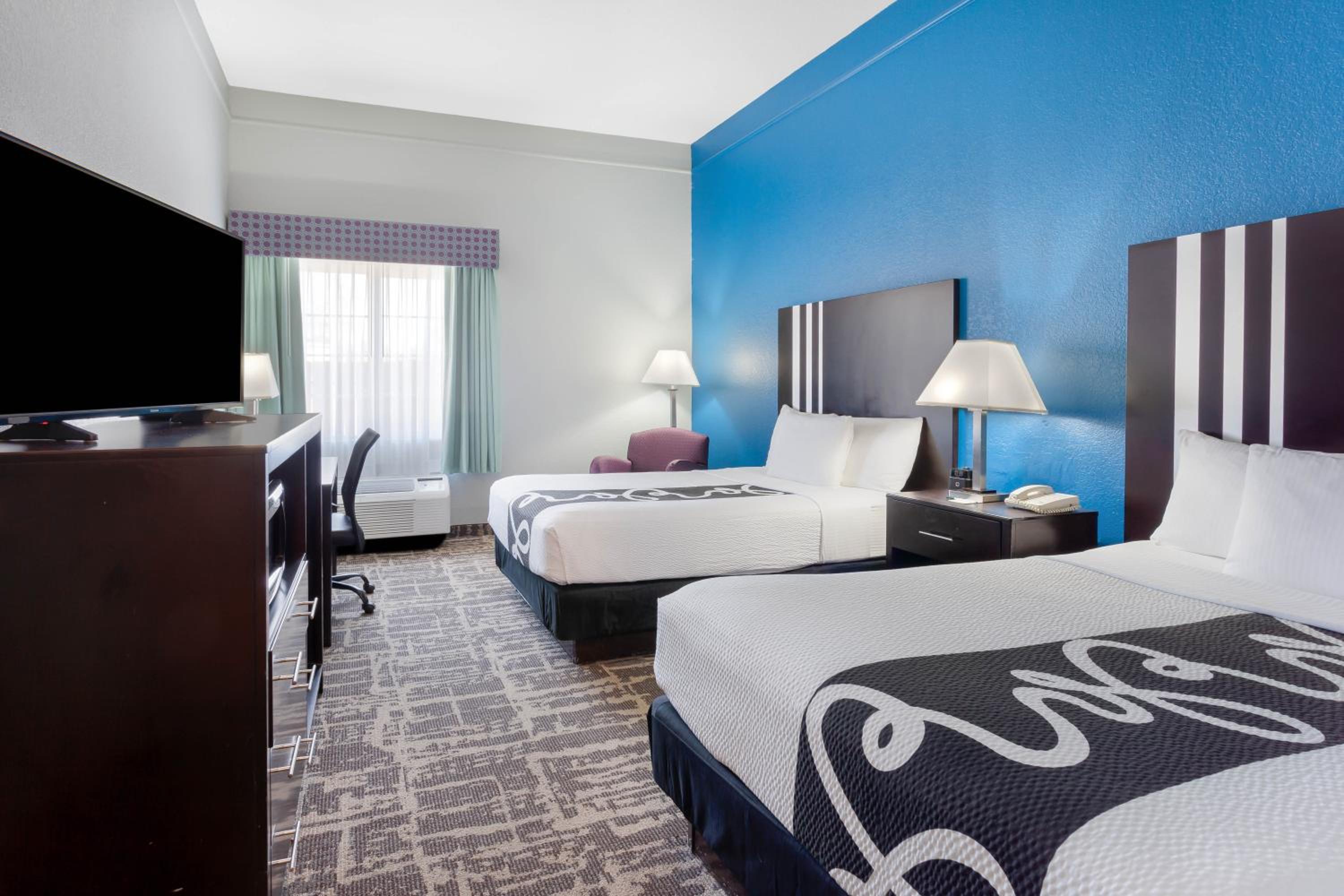 Deluxe Double Room with Two Double Beds - Photo 1