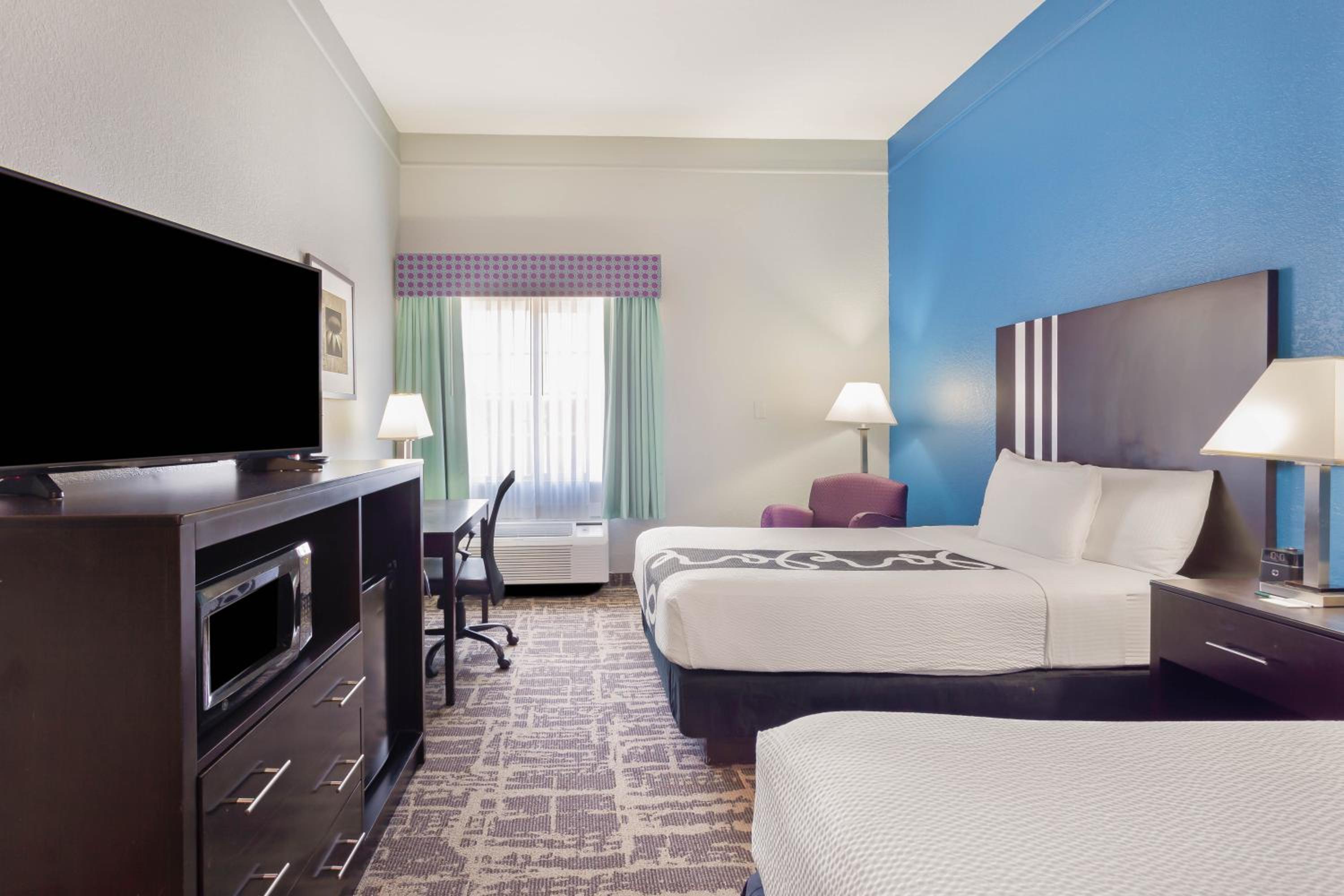 Deluxe Double Room with Two Double Beds - Photo 2