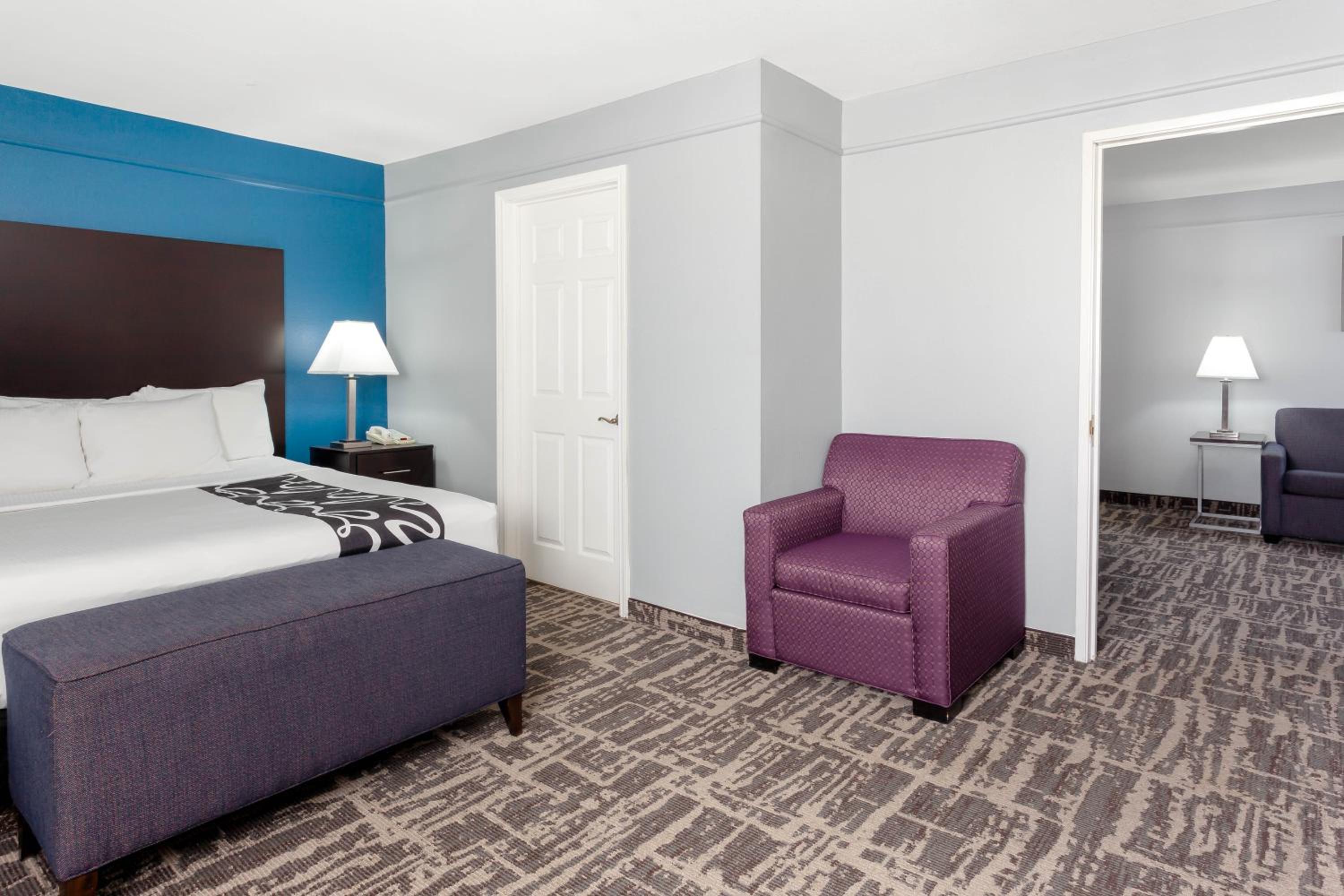 King Suite - Non-Smoking - Photo 1