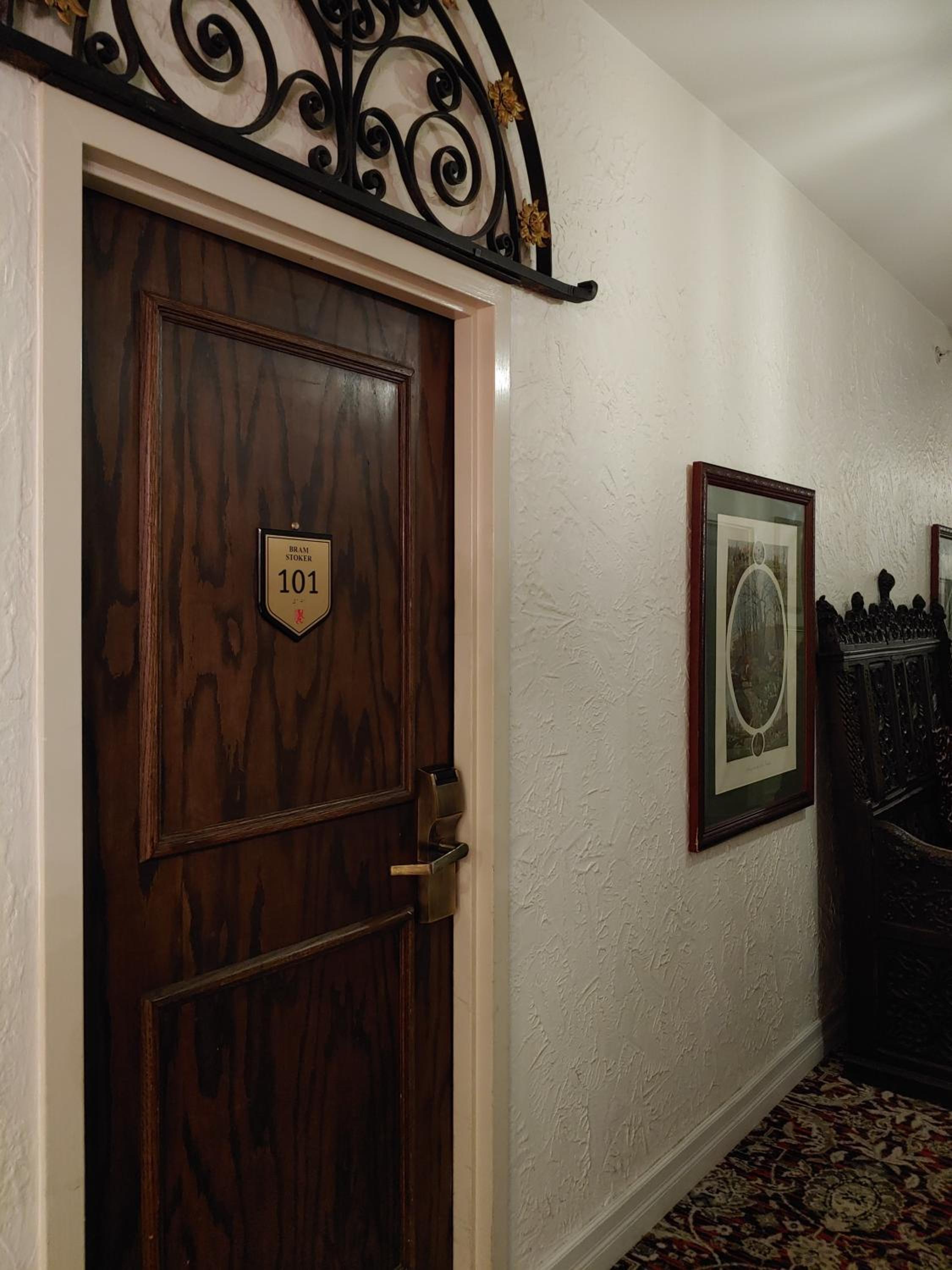Deluxe King Room - Photo 6