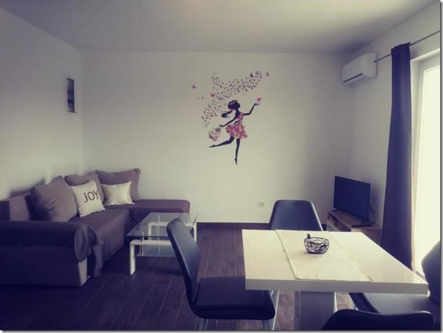 One-Bedroom Apartment photo 2
