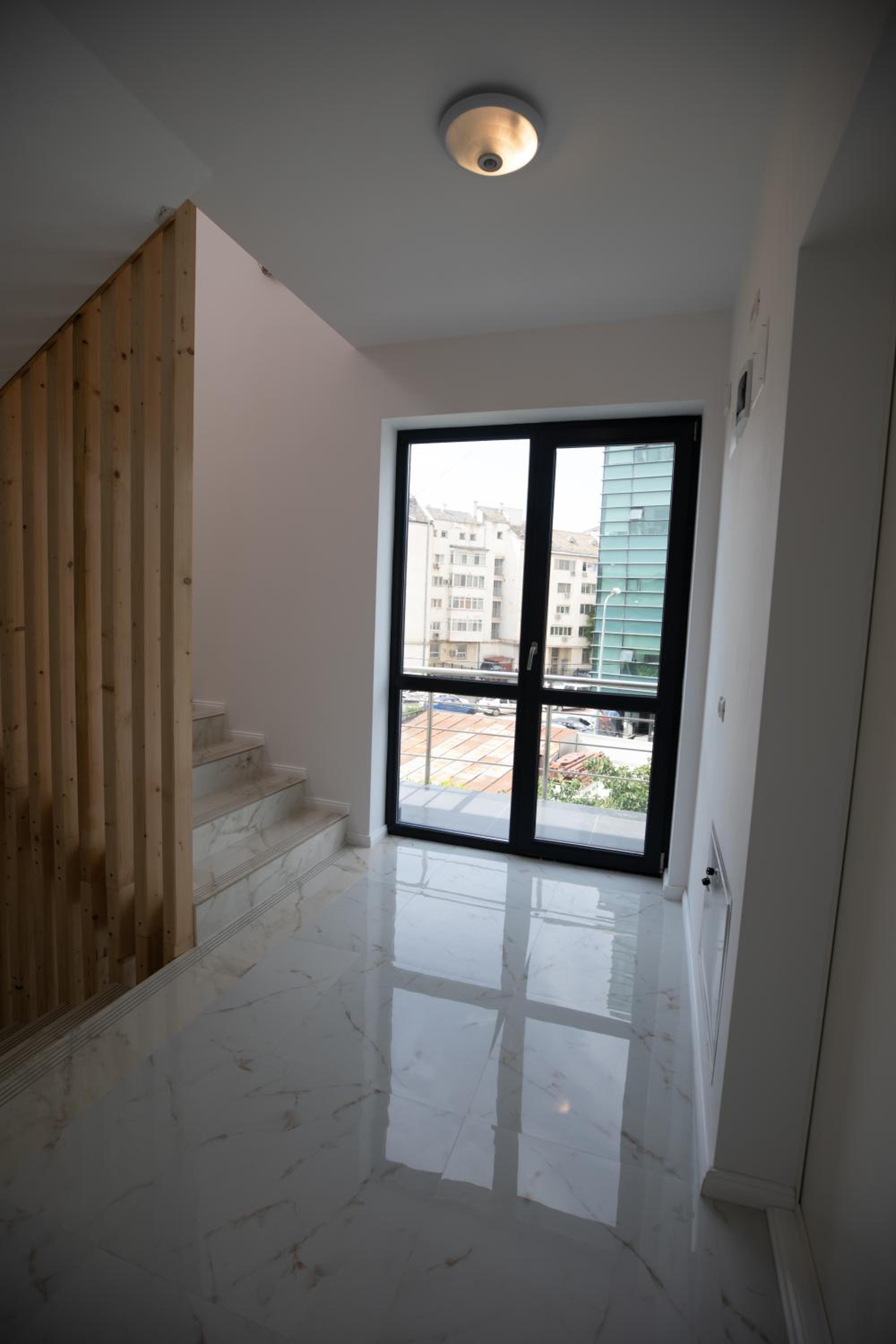 King Room with Balcony - Photo 12