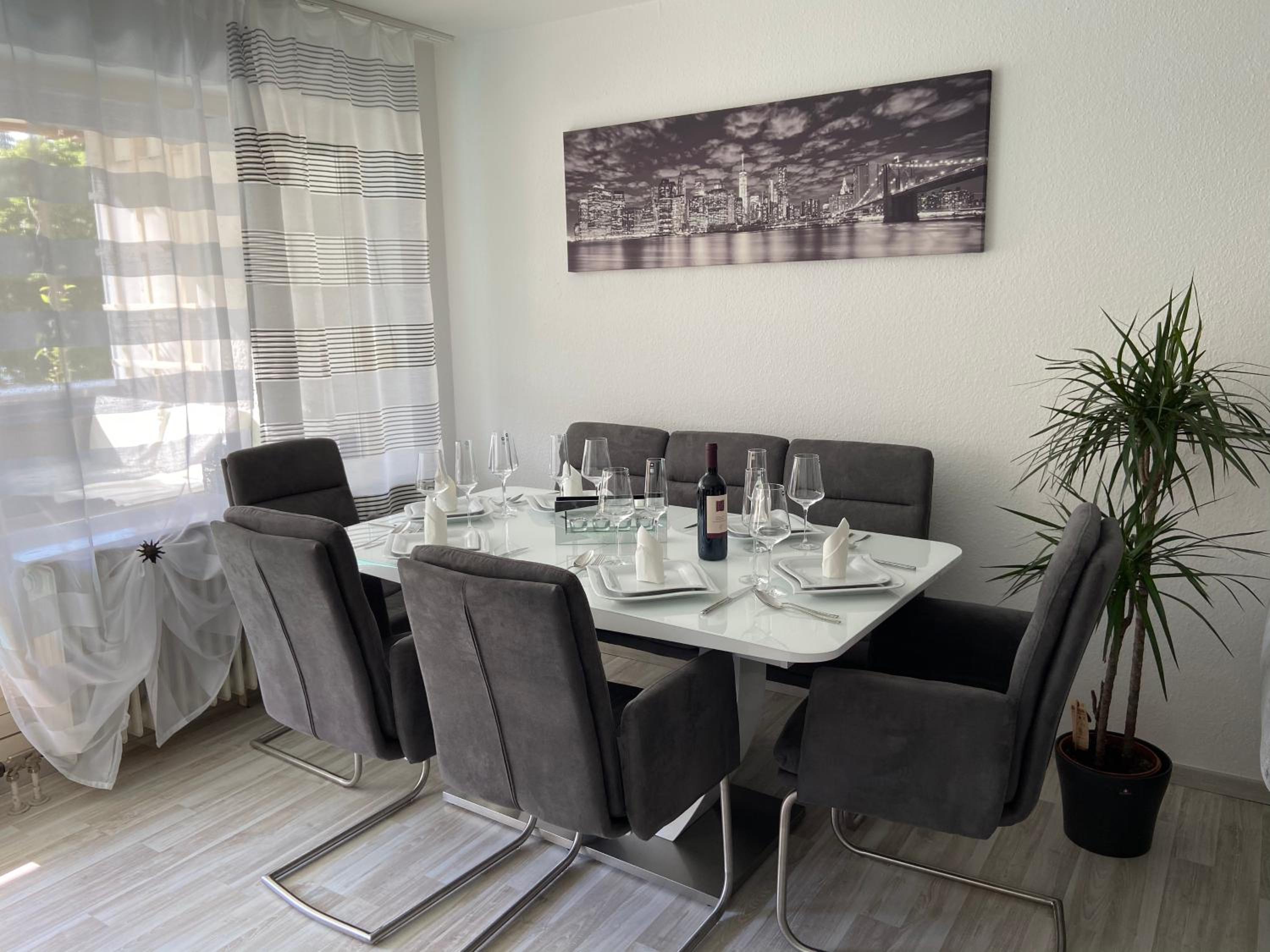 One-Bedroom Apartment - Photo 4