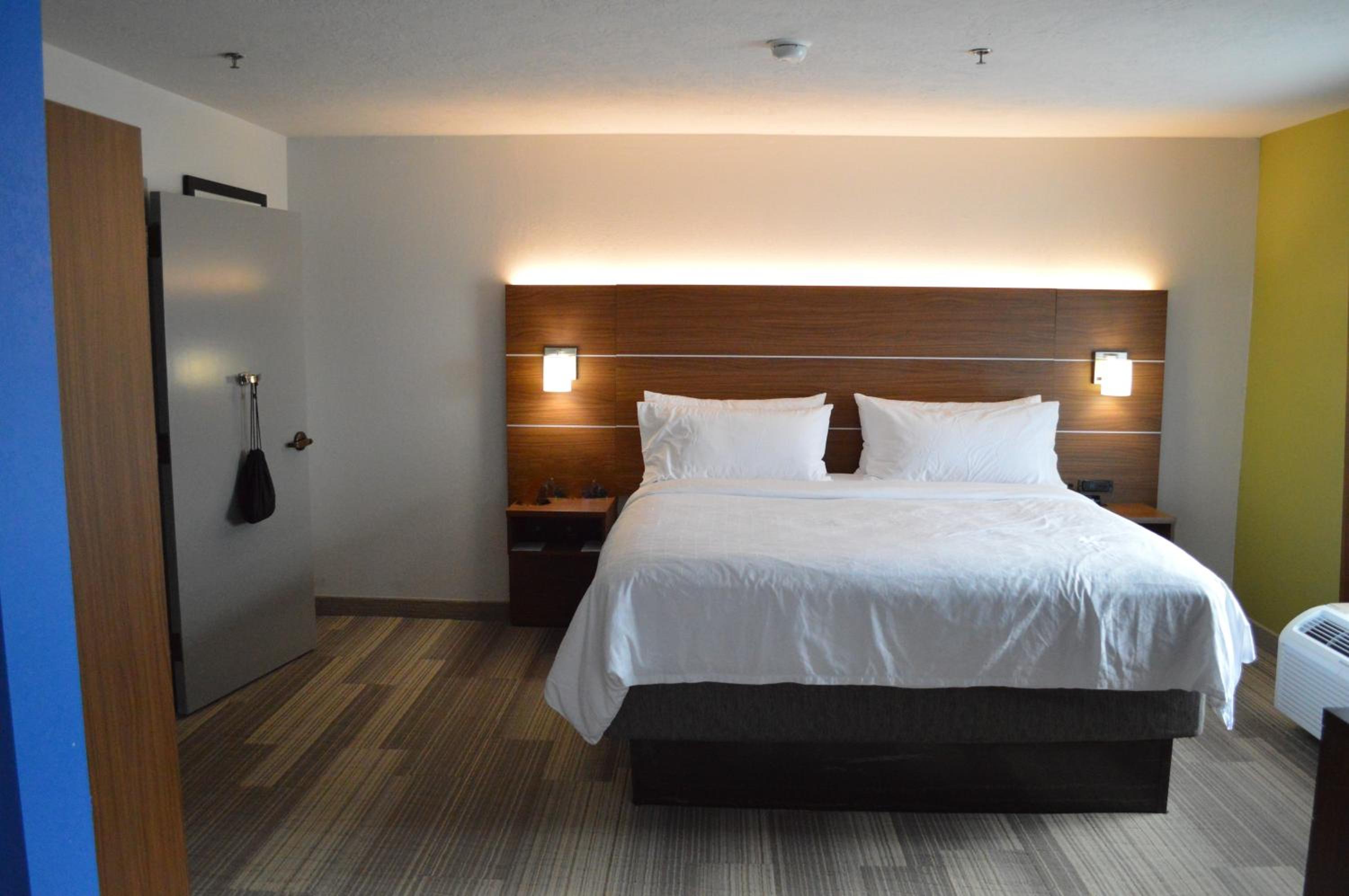 Two-Room King Suite with Whirlpool - Non-Smoking