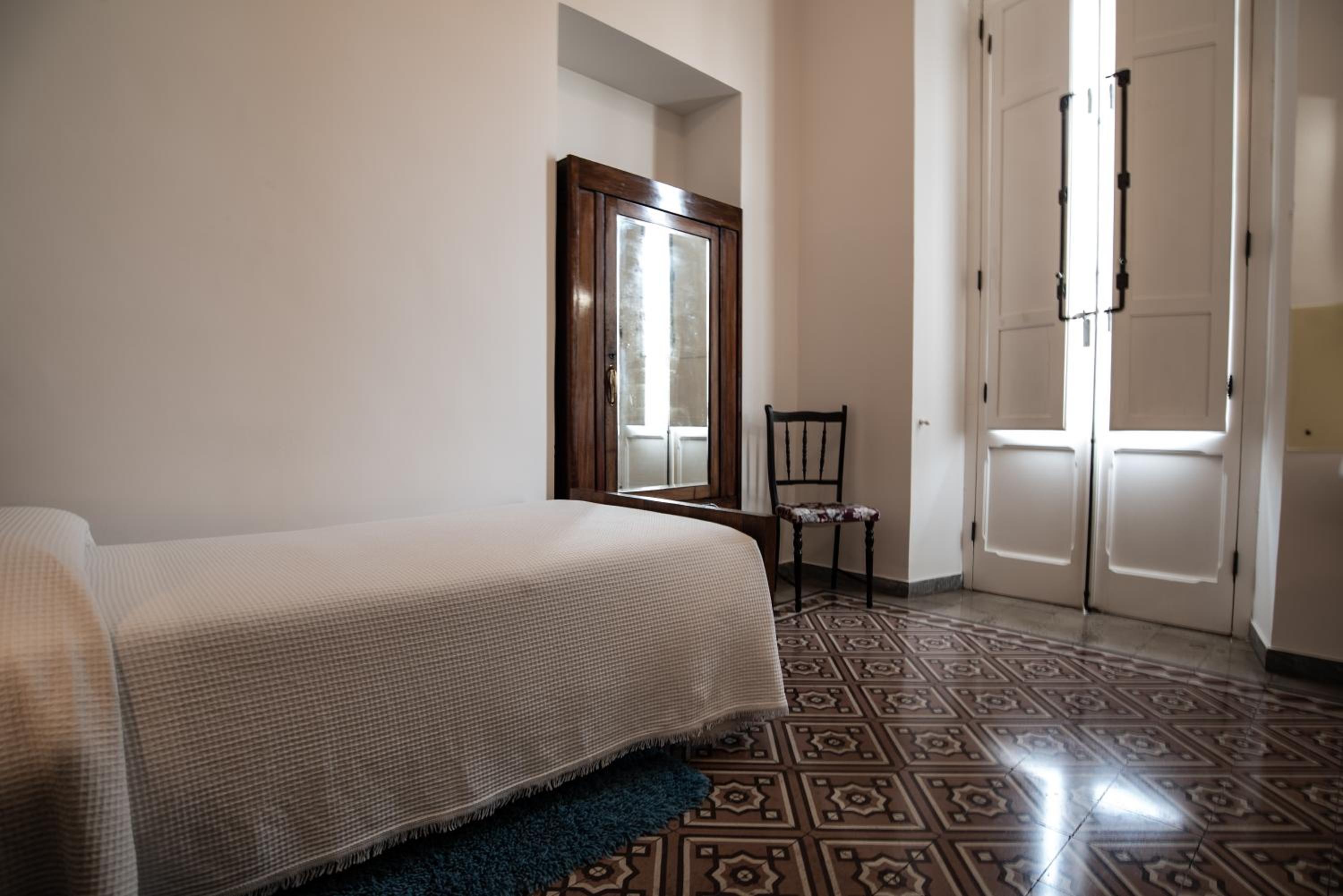 Economy Single Room with Balcony and Shared Bathroom photo 3