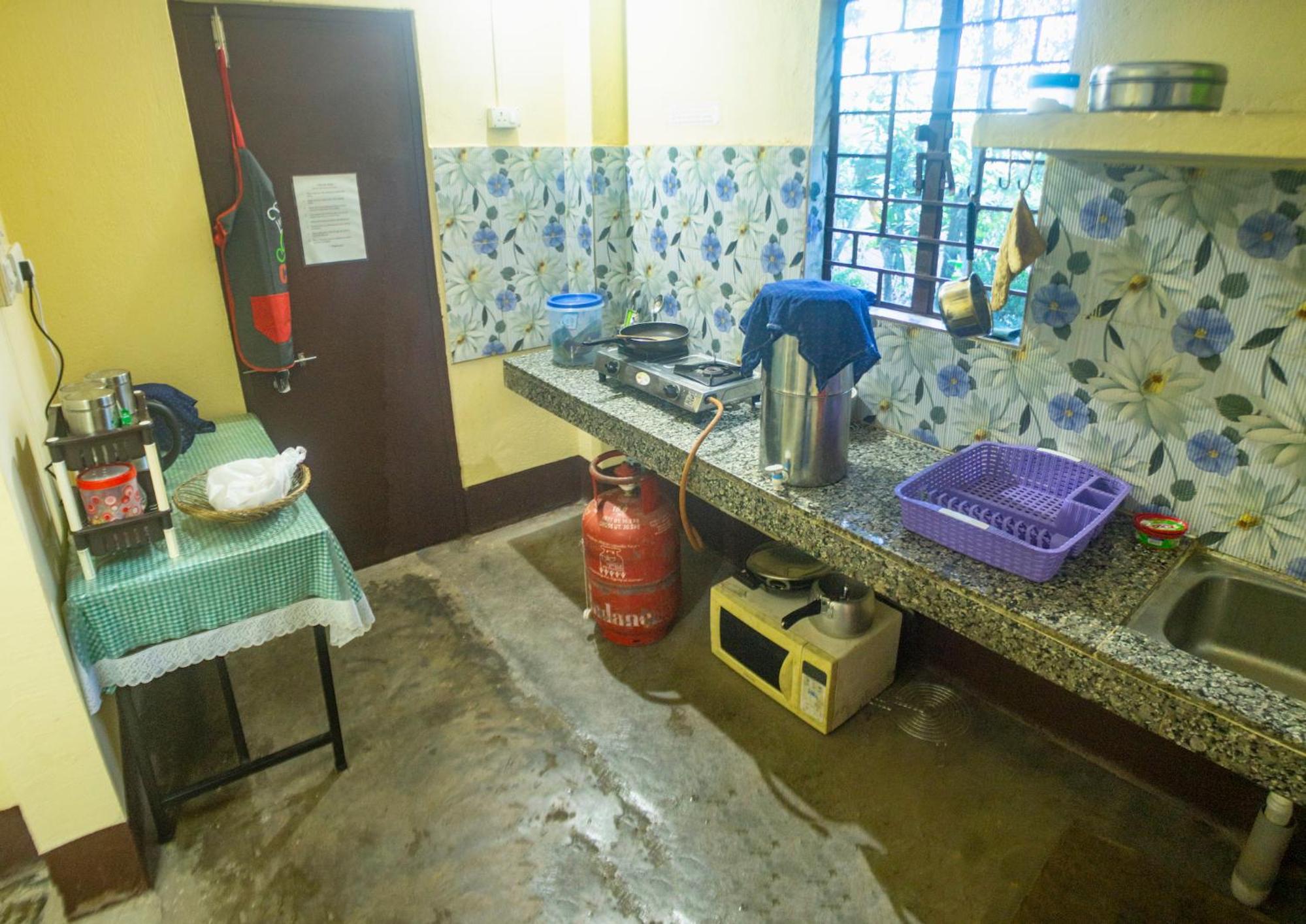 Economy Triple Room with Shared Bathroom photo 2