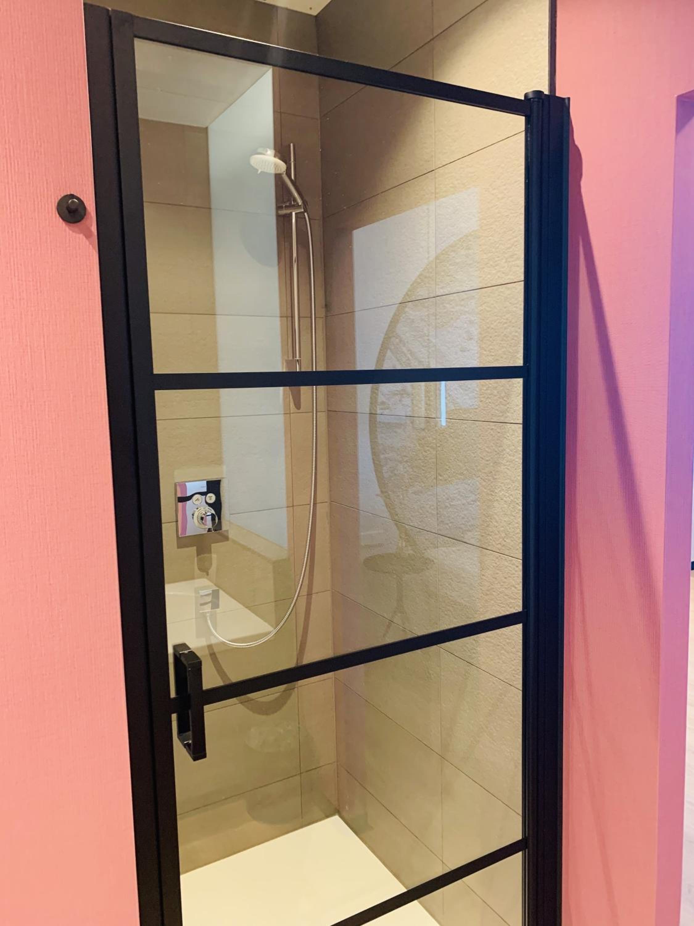 Large Room with Bathtub and Sloping Sea View photo 3