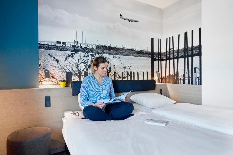 Standard Double Room with King Bed - Photo 4