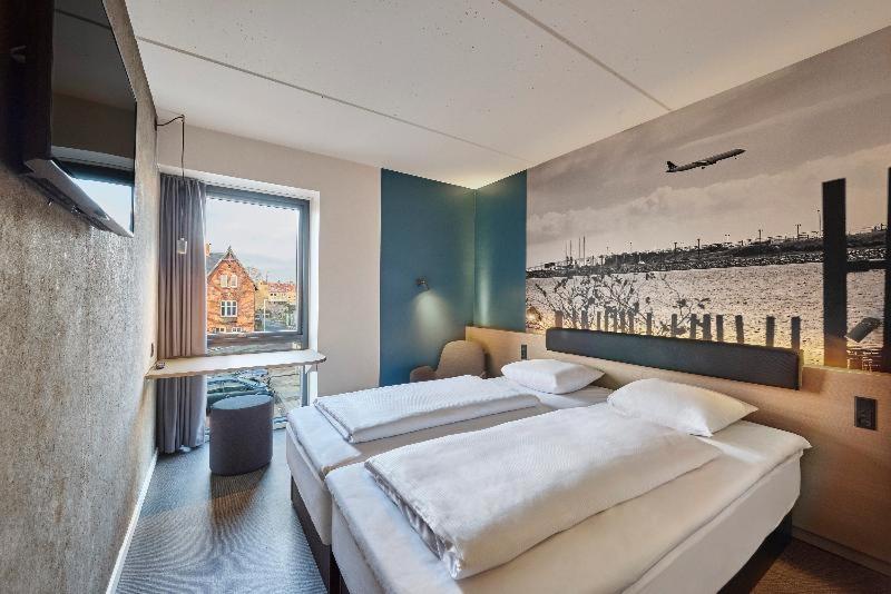 Standard Double Room with King Bed - Photo 2