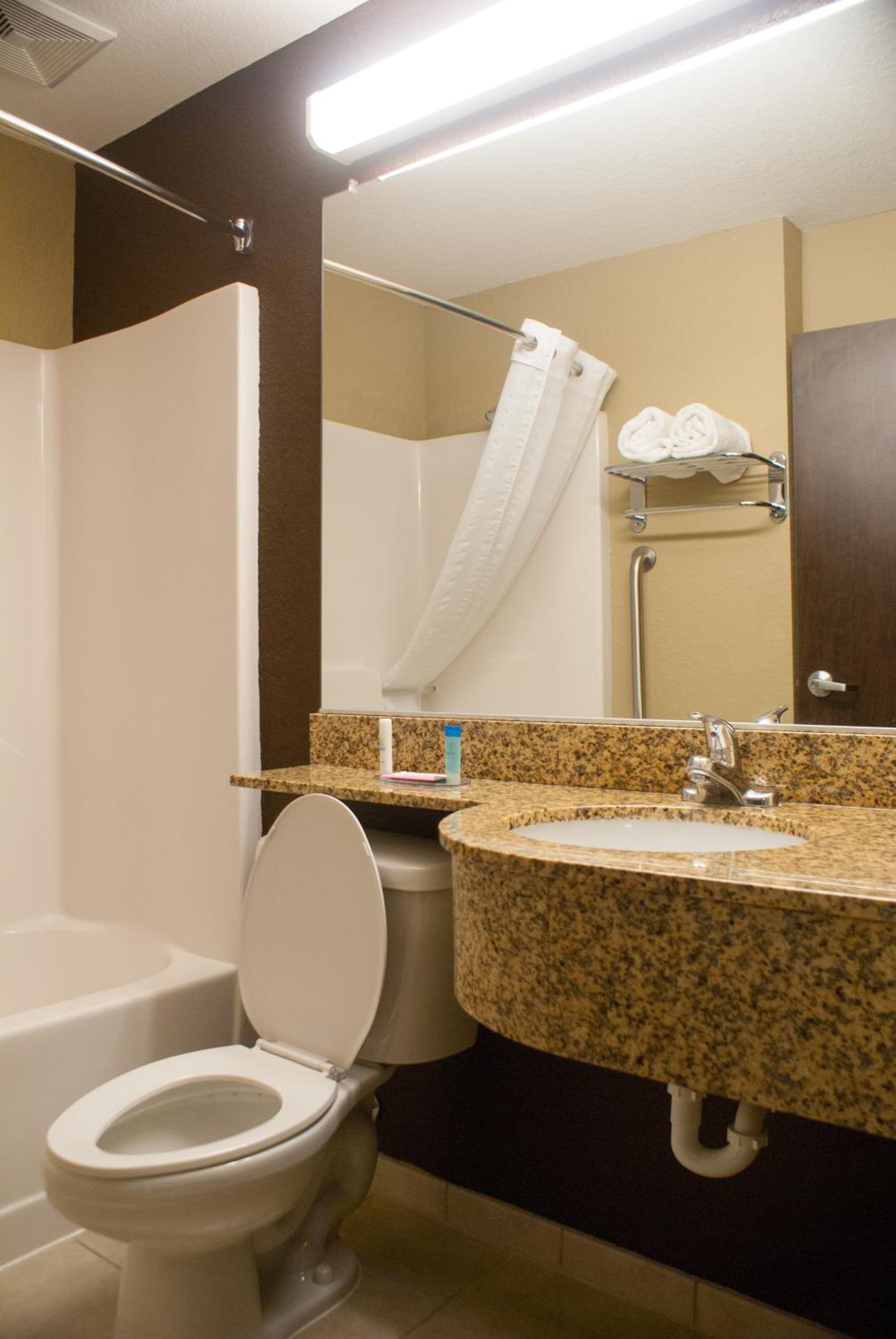 Queen Room with Two Queen Beds and Roll-In Shower - Mobility/Hearing Accessible - Non-Smoking - Photo 6