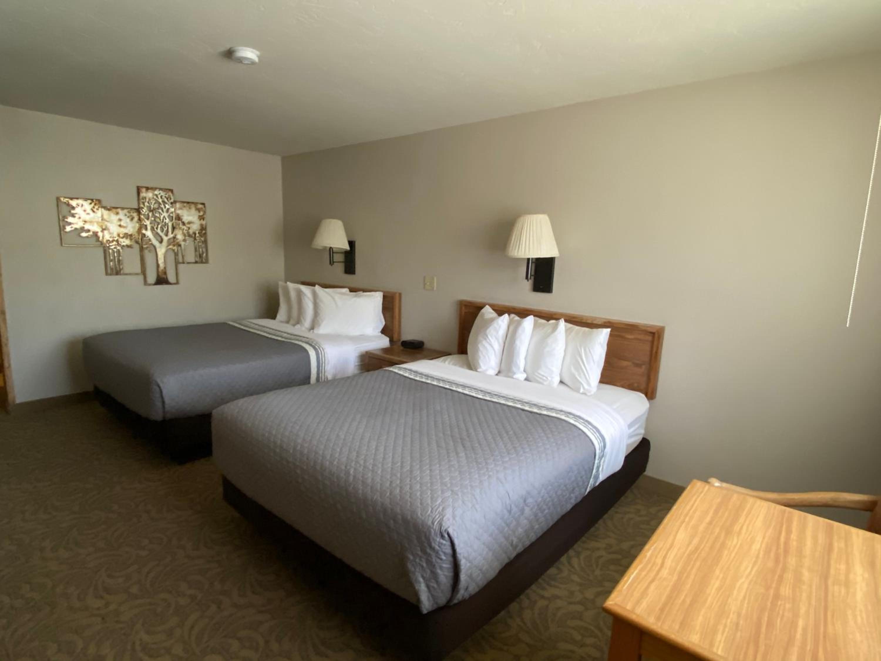  Queen Room with Two Queen Beds photo 2