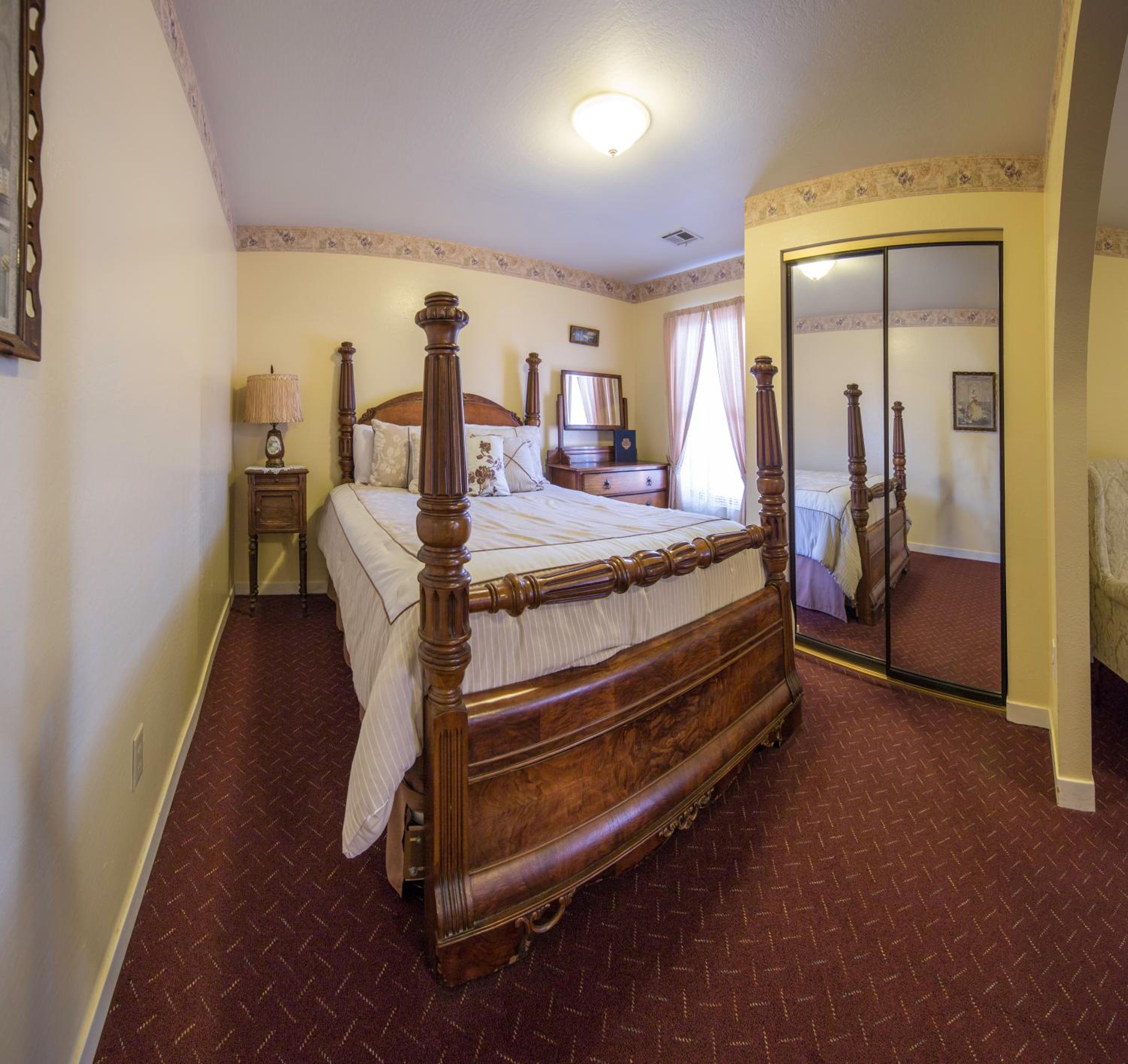 Deluxe Queen Room - Photo 1