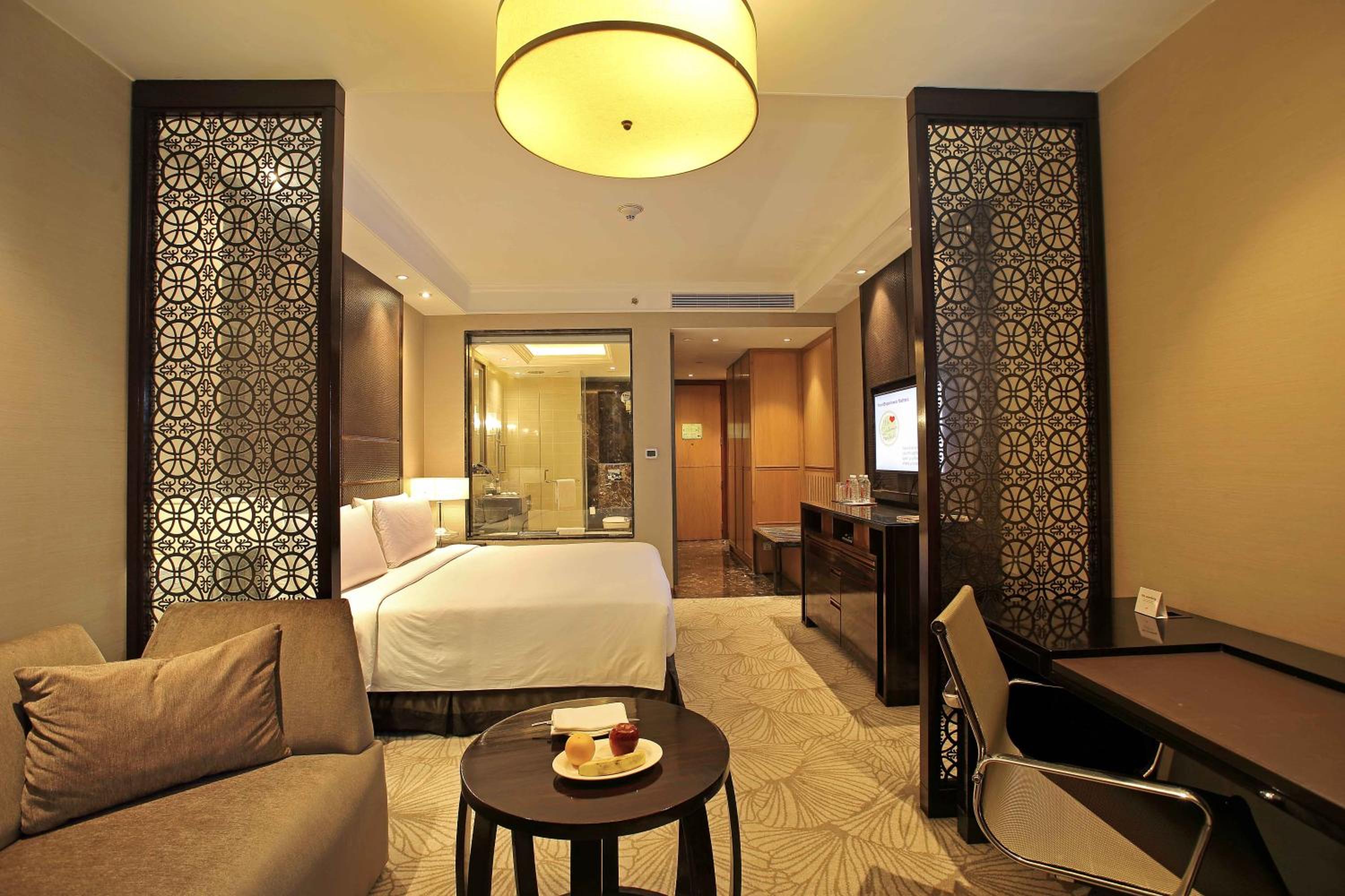 Standard King Room - Smoking - Photo 4