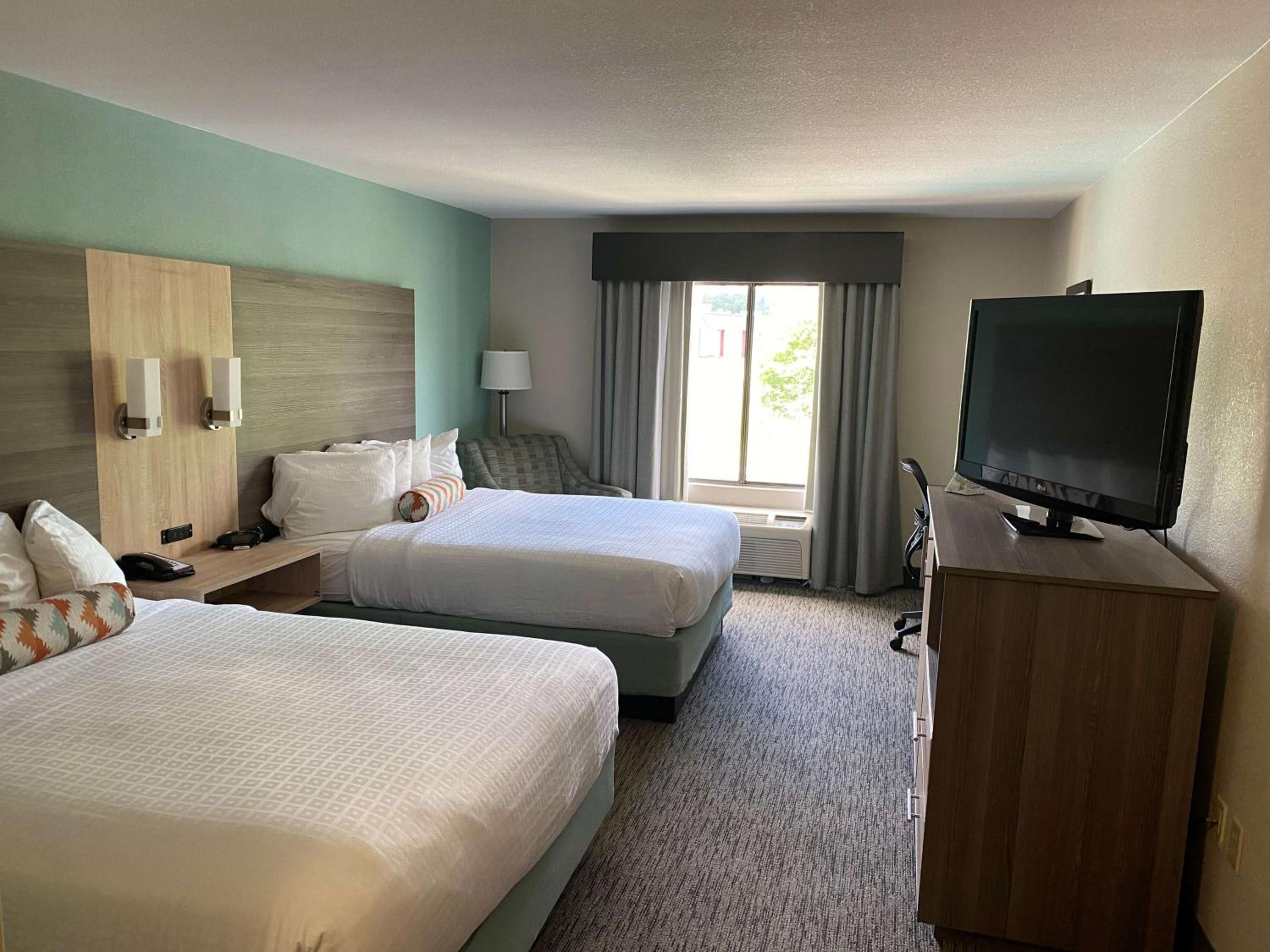 Queen Room with Two Queen Beds - Photo 1
