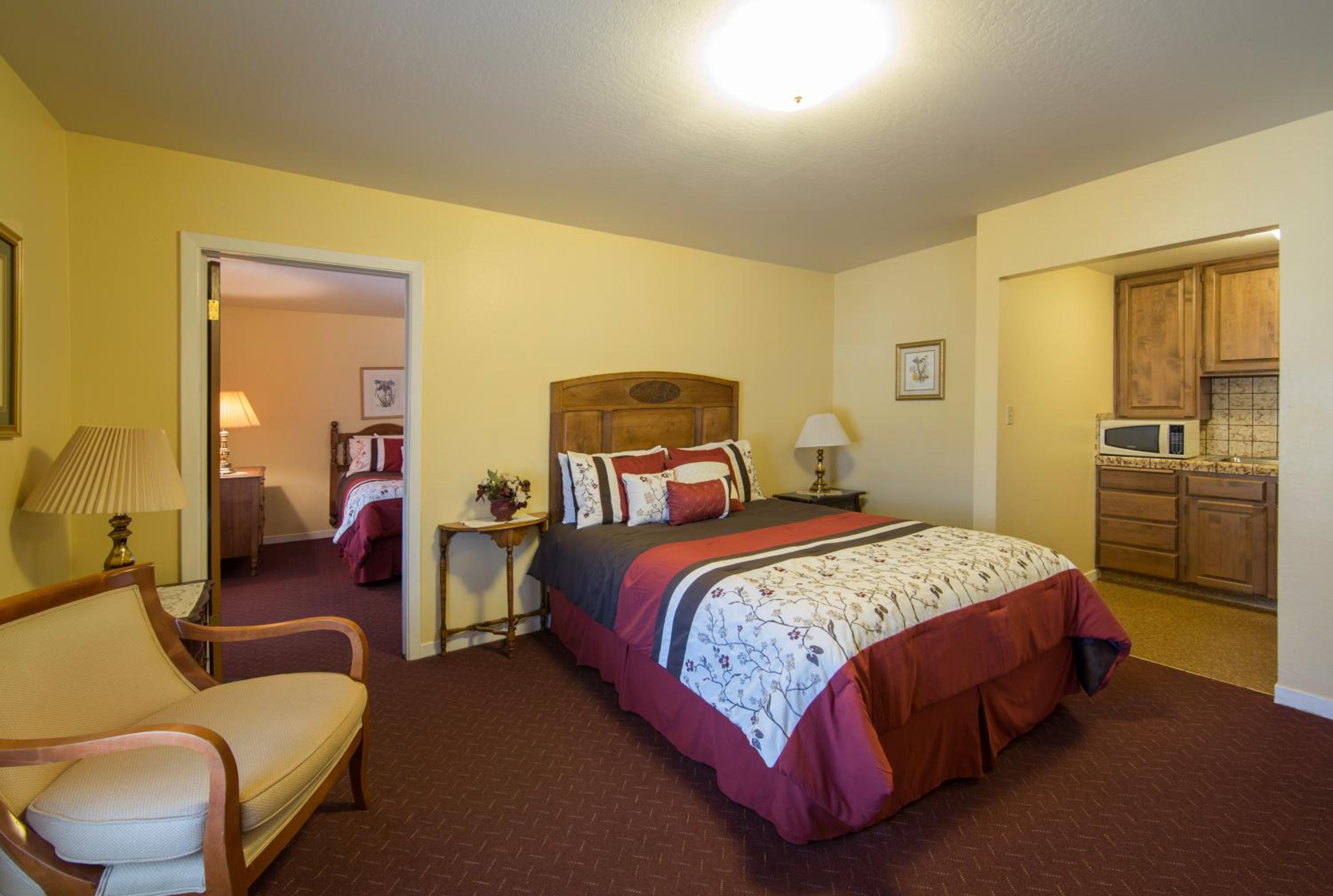 Family Two-Bedroom Suite - Photo 6