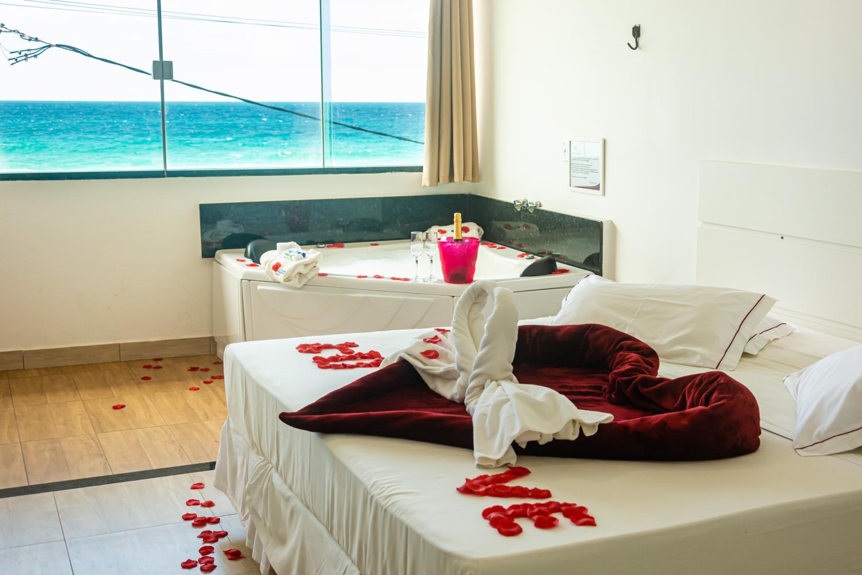 Deluxe Room with Ocean View and Hot Tub - Photo 12