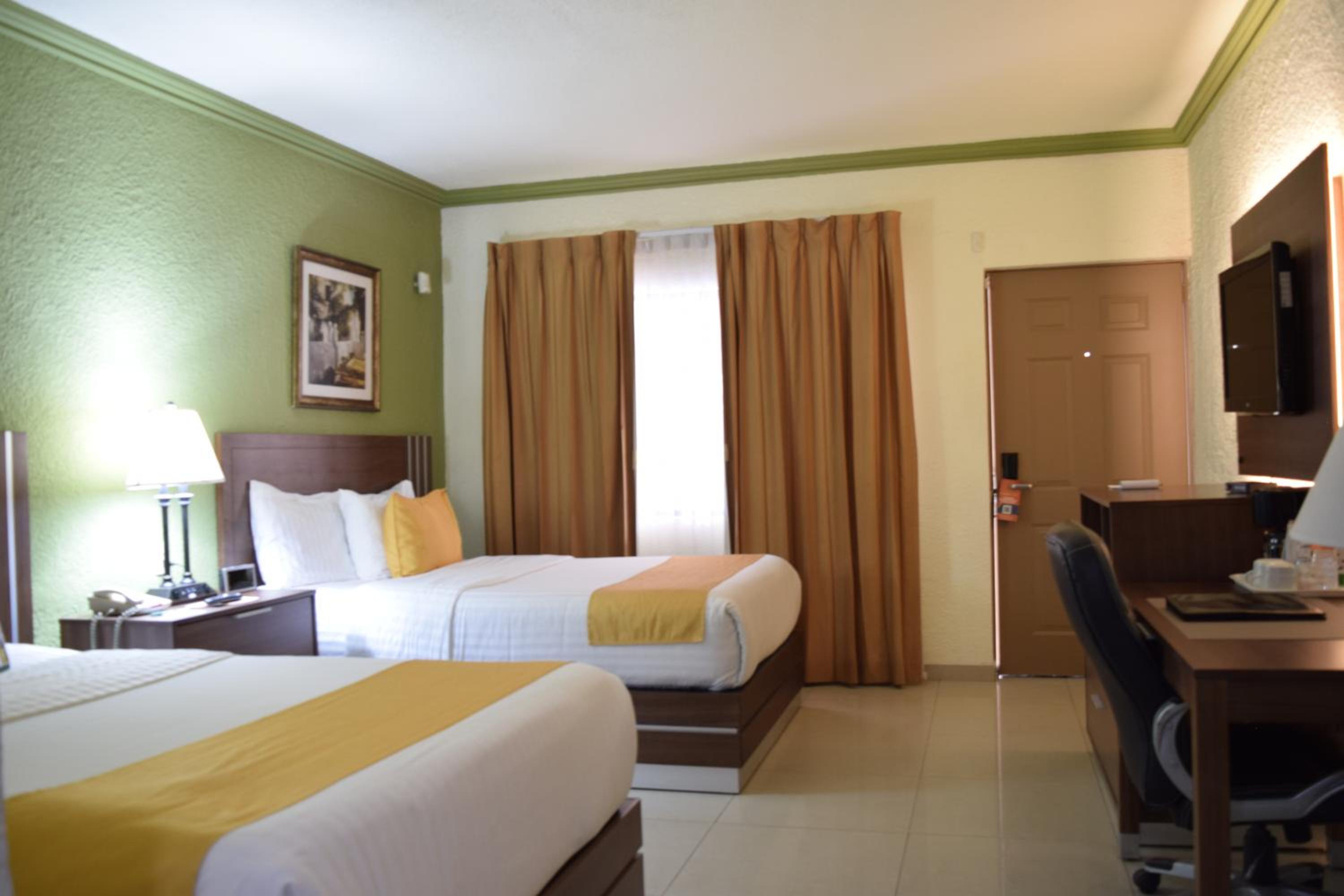 Double Room with Two Double Beds - Non-Smoking - Photo 4