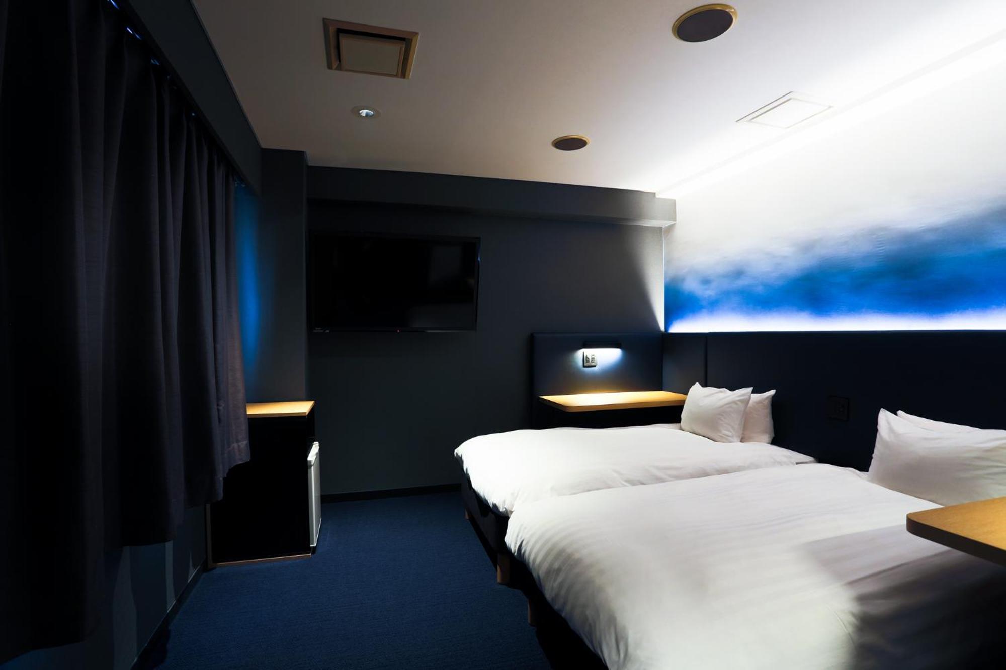 Twin Room - Non-Smoking photo 3