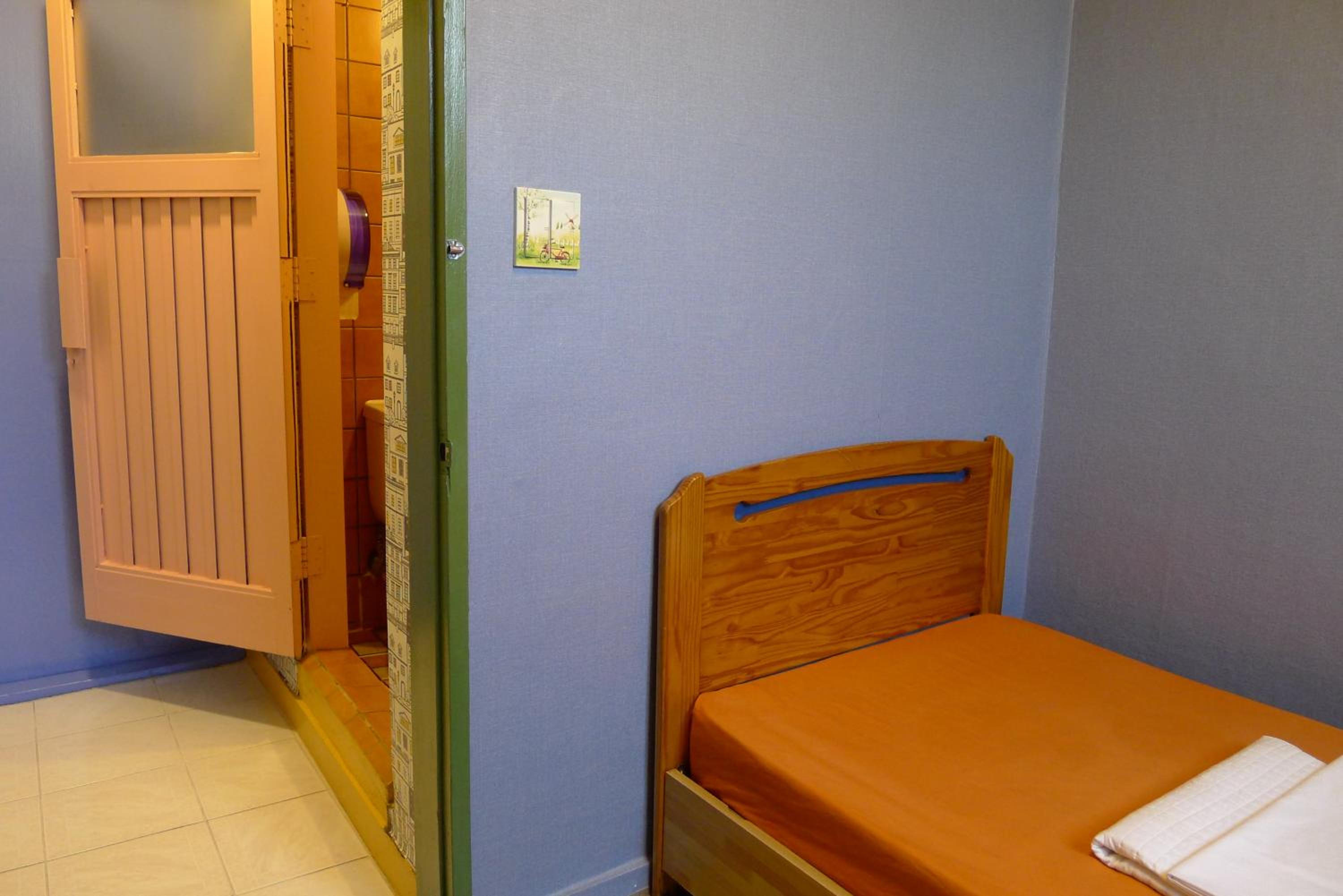 Single Room with Bathroom photo 3